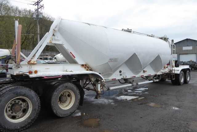 1972 Fruehauf dry bulk
