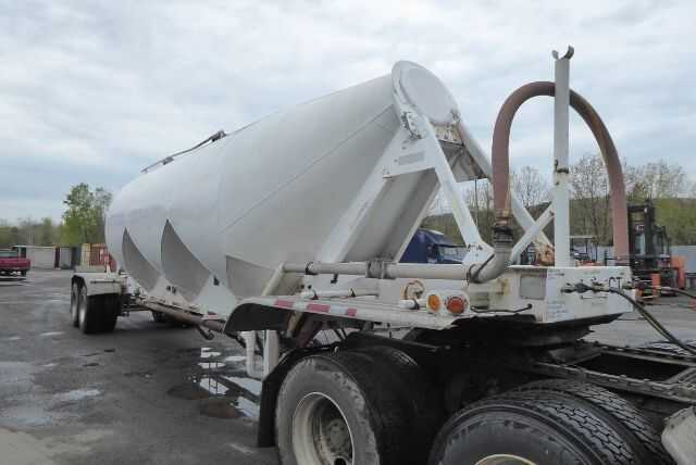 1972 Fruehauf dry bulk