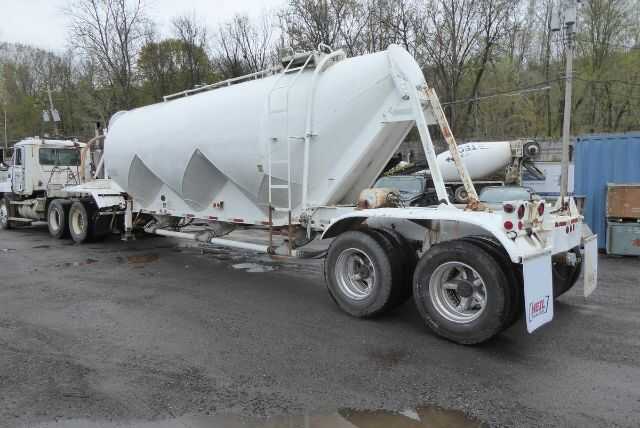1972 Fruehauf dry bulk