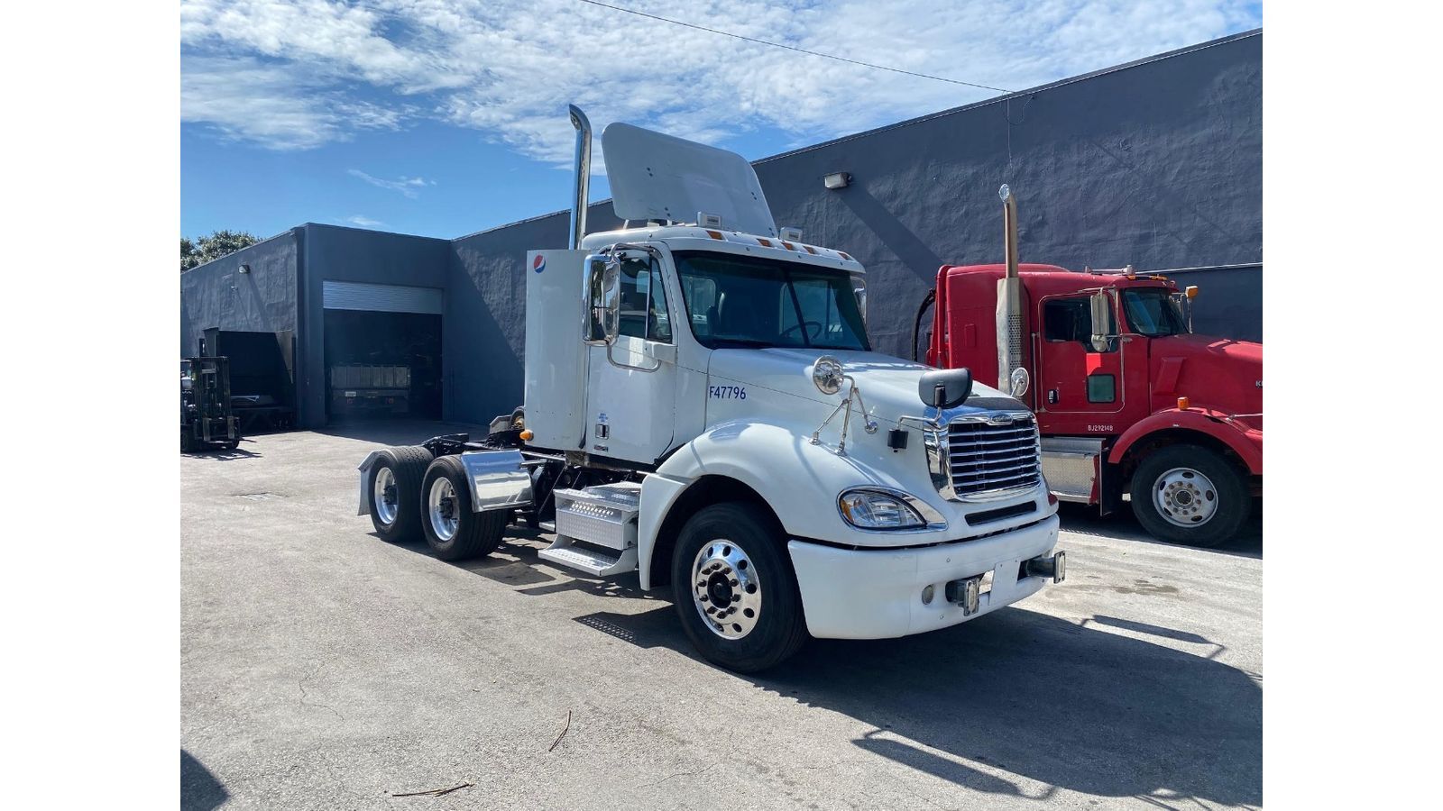 Used 2012 FREIGHTLINER COLUMBIA 120 GLIDER Glider Kits in HIALEAH, FL RaD