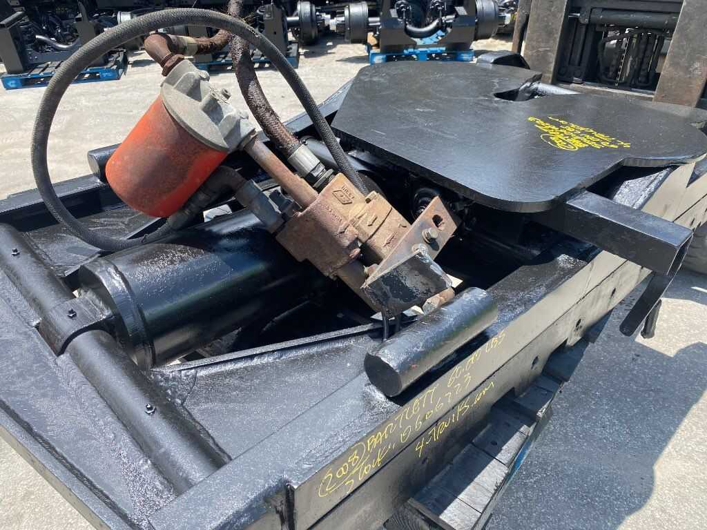 Used 2008 BARTLETT HYDRAULIC FIFTH WHEEL Exterior Body Part Accessory