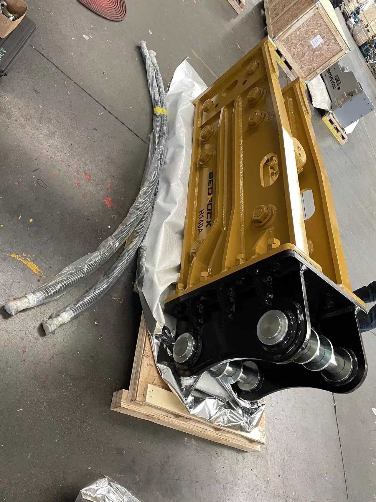 2022 CATERPILLAR 20TON EXCAVATOR HAMMER H140 CAT 320 ATTACHMENTS