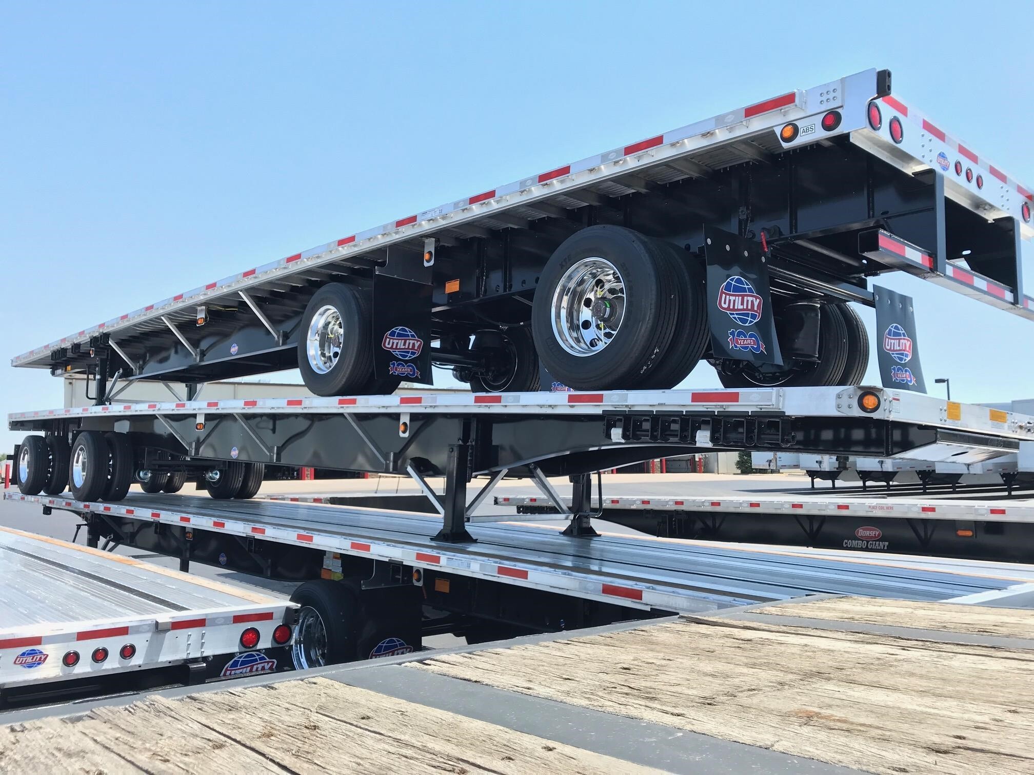 2024 UTILITY 4000AE 53' CAL LEGAL COMBO FLATBED, REAR SLIDE AXL TRAILER