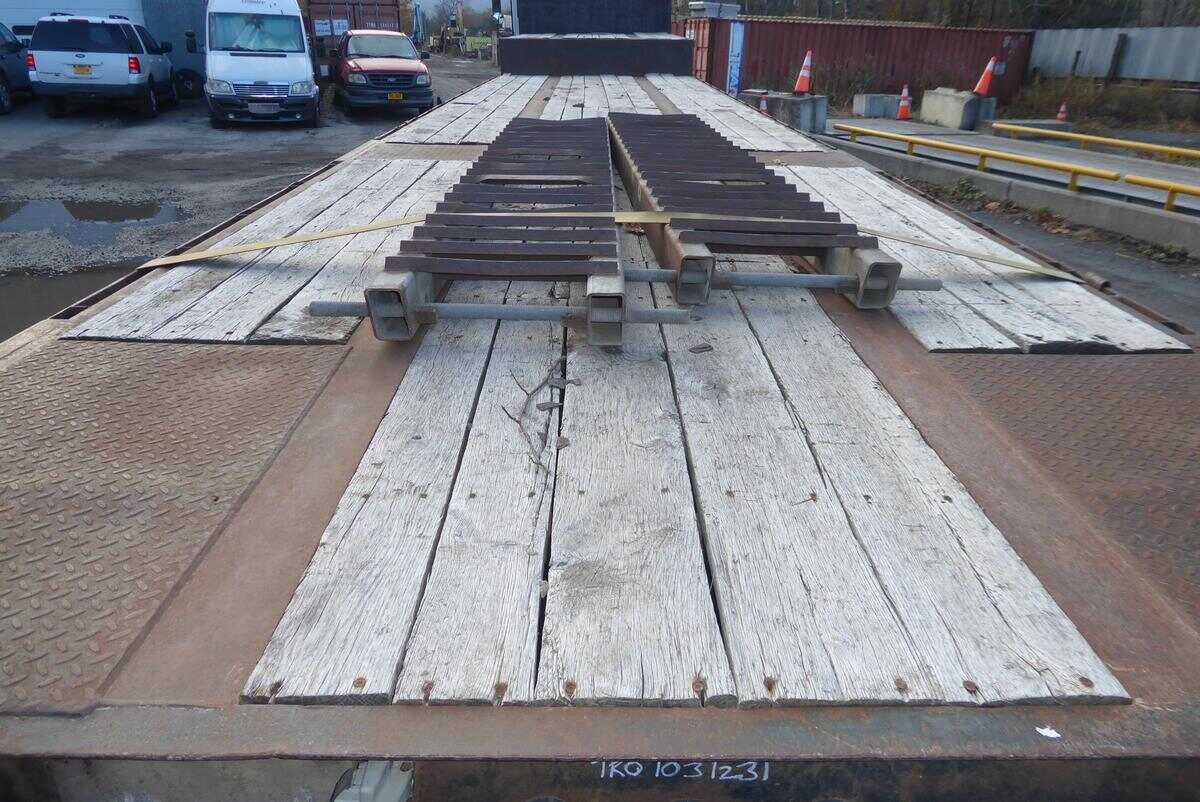 1997 Dynaweld step deck