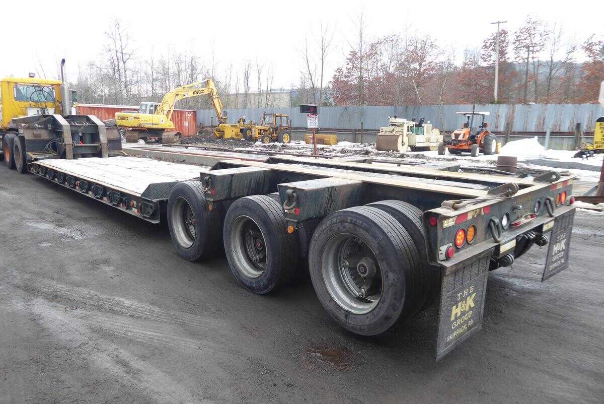 1986 Rogers tri axle drop deck