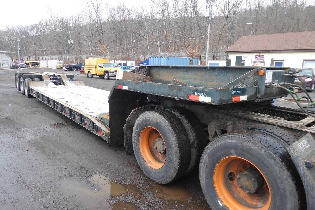 1986 Rogers tri axle drop deck