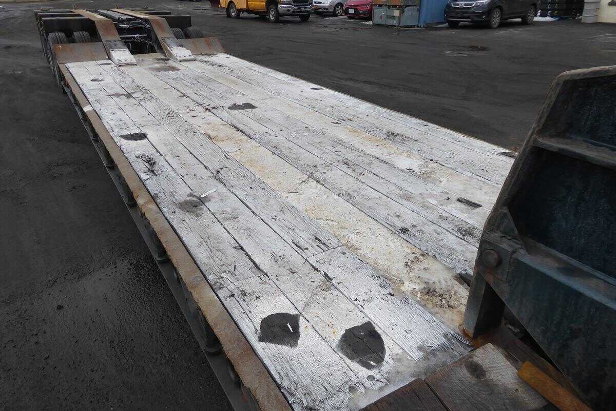 1986 Rogers tri axle drop deck