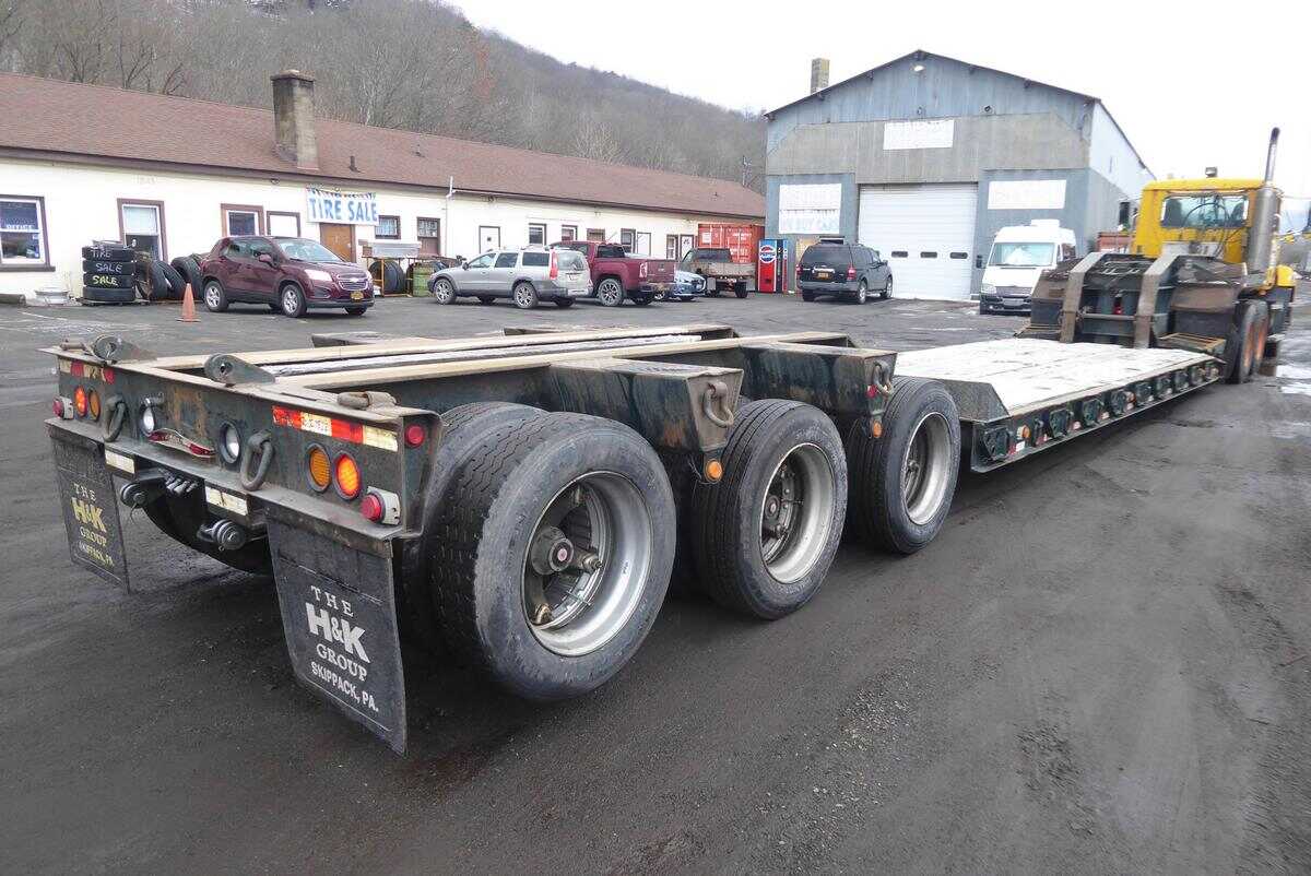 1986 Rogers tri axle drop deck