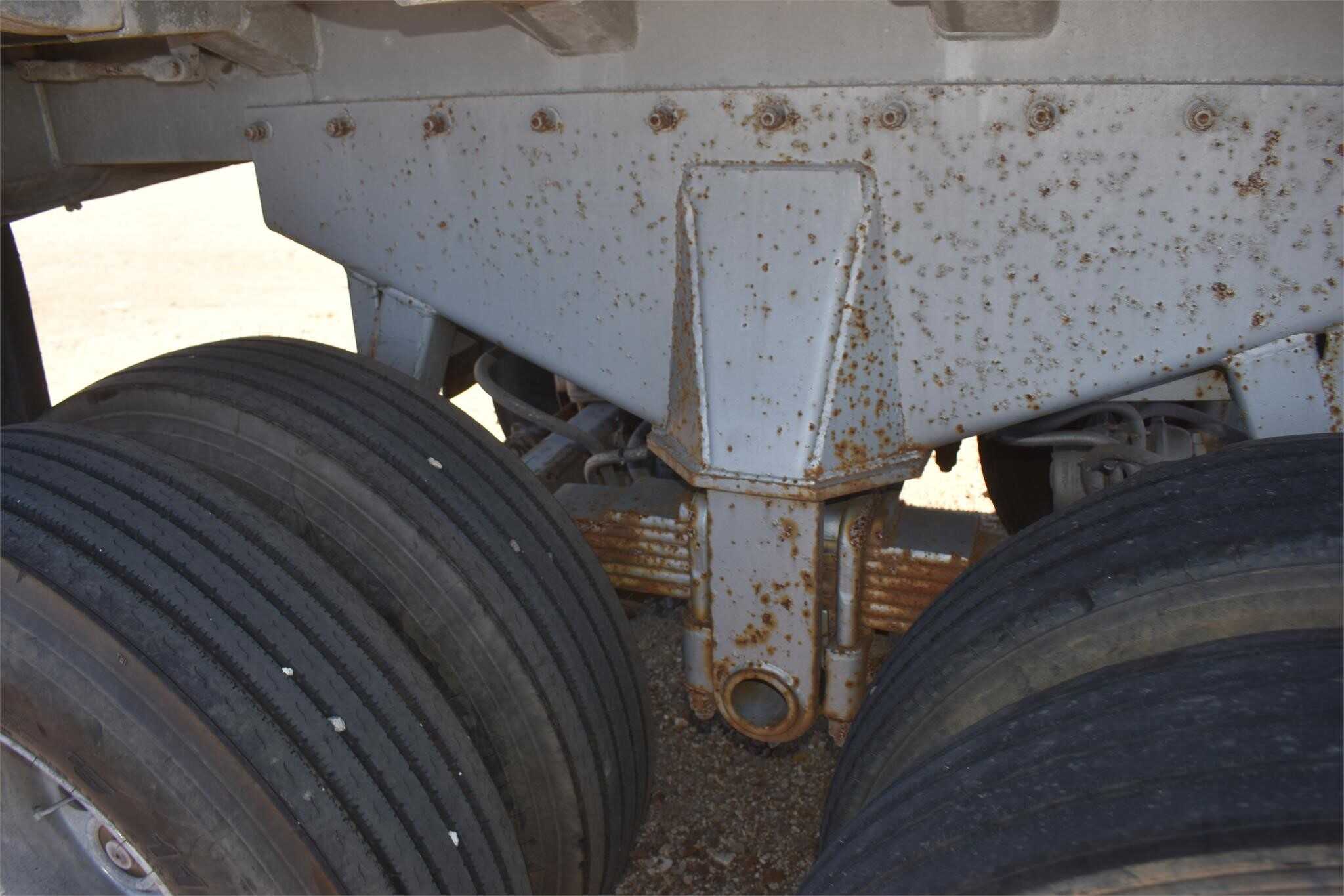 1989 Fruehauf 38 ft end dump
