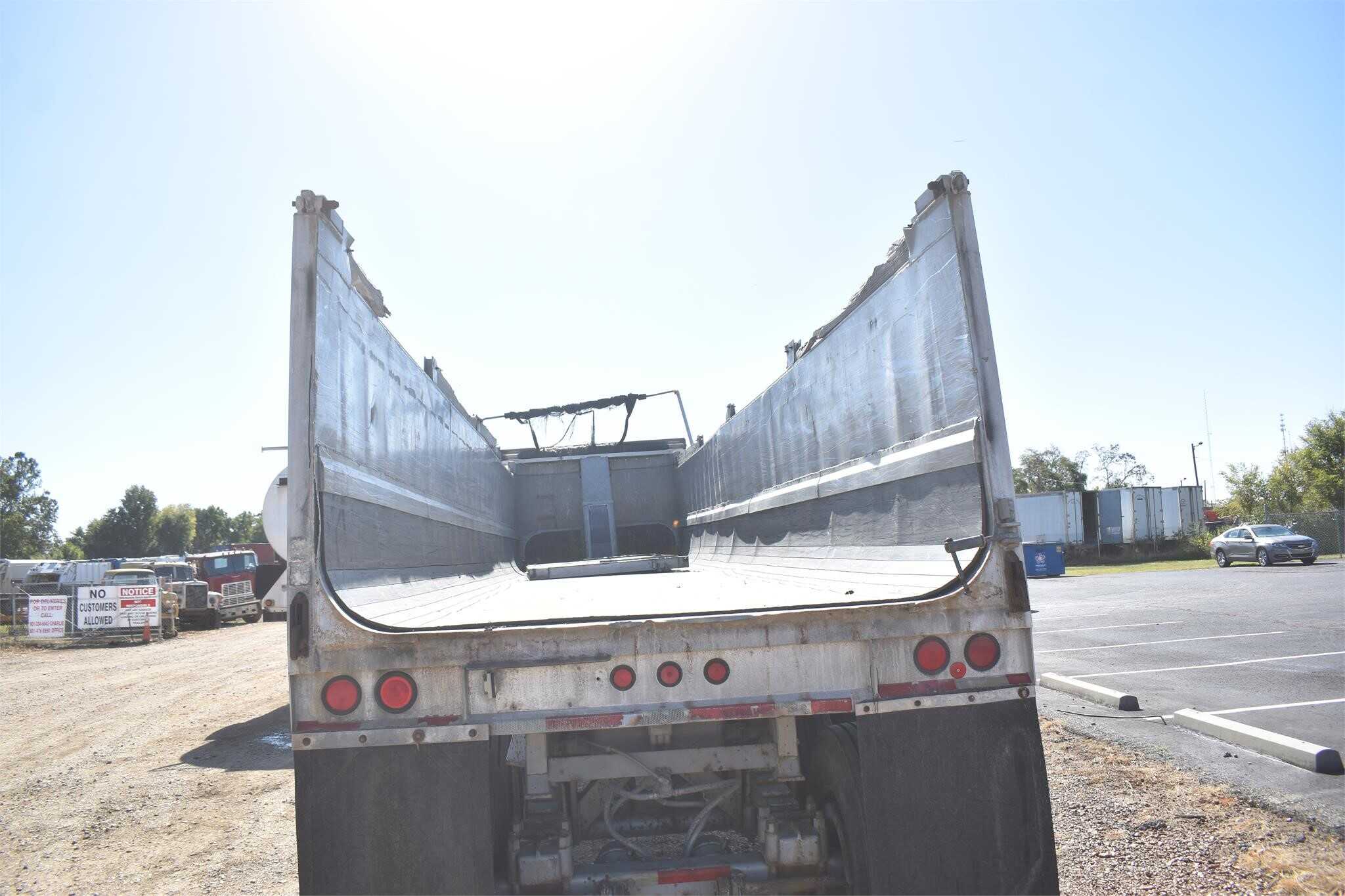 1989 Fruehauf 38 ft end dump