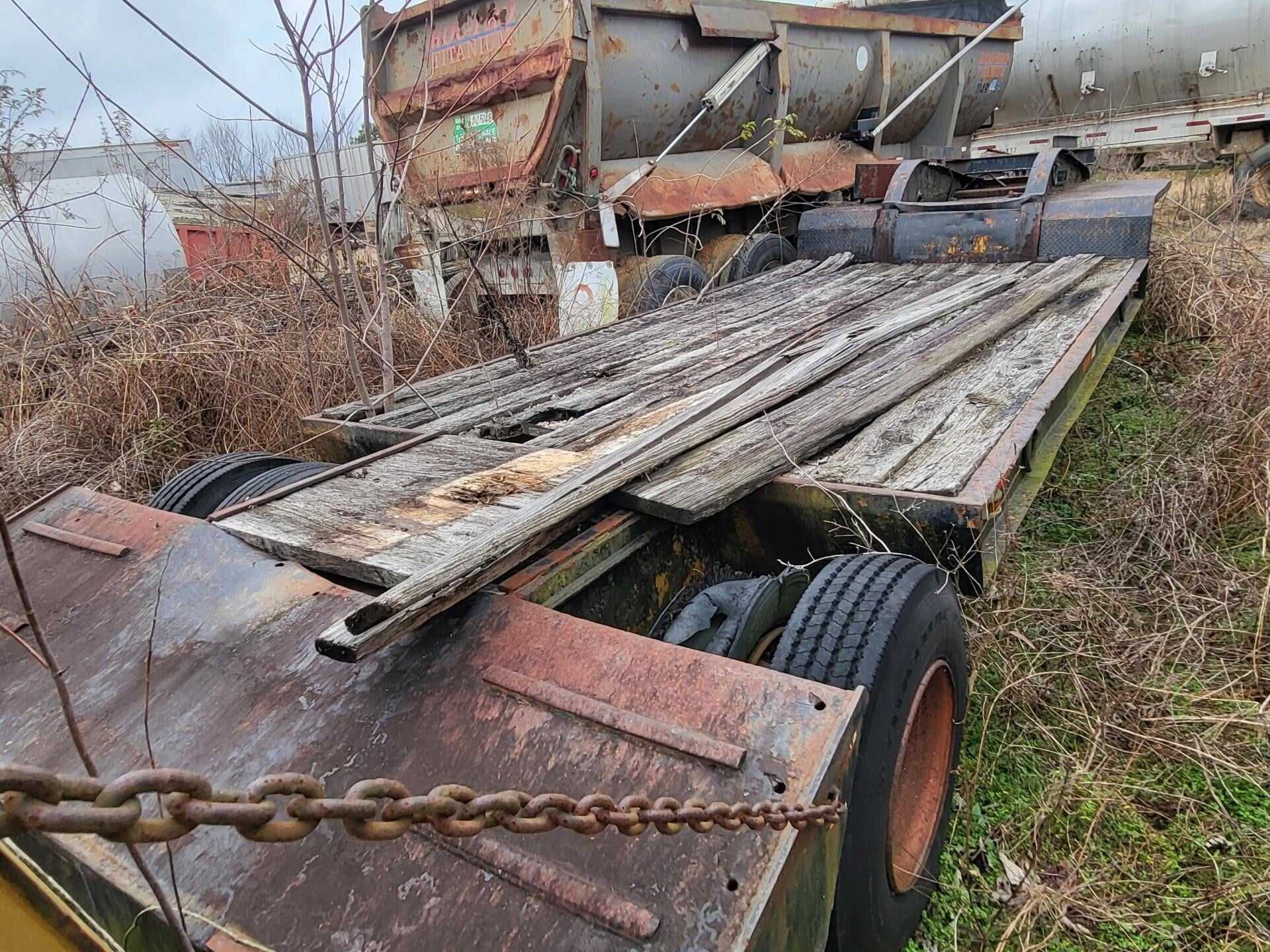 1980 Phelan single axle low boy