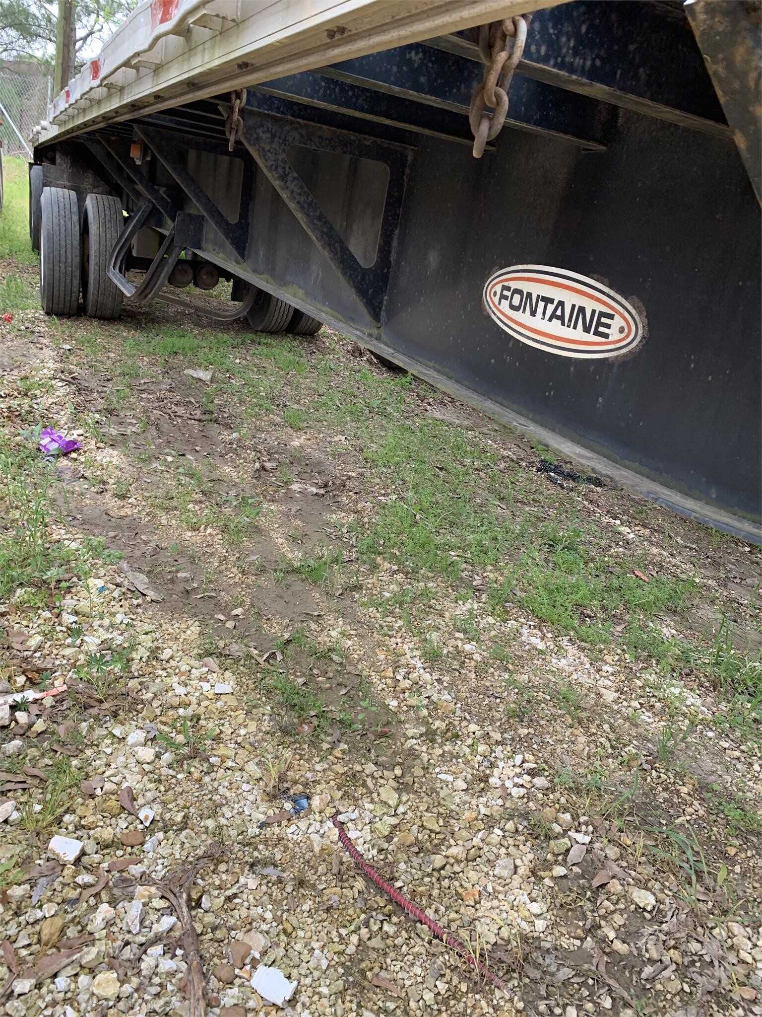 1999 Fontaine 48 ft flat bed