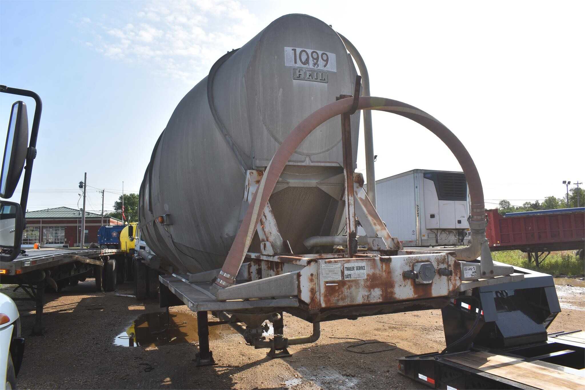 2015 Heil 1585 cube dry bulk