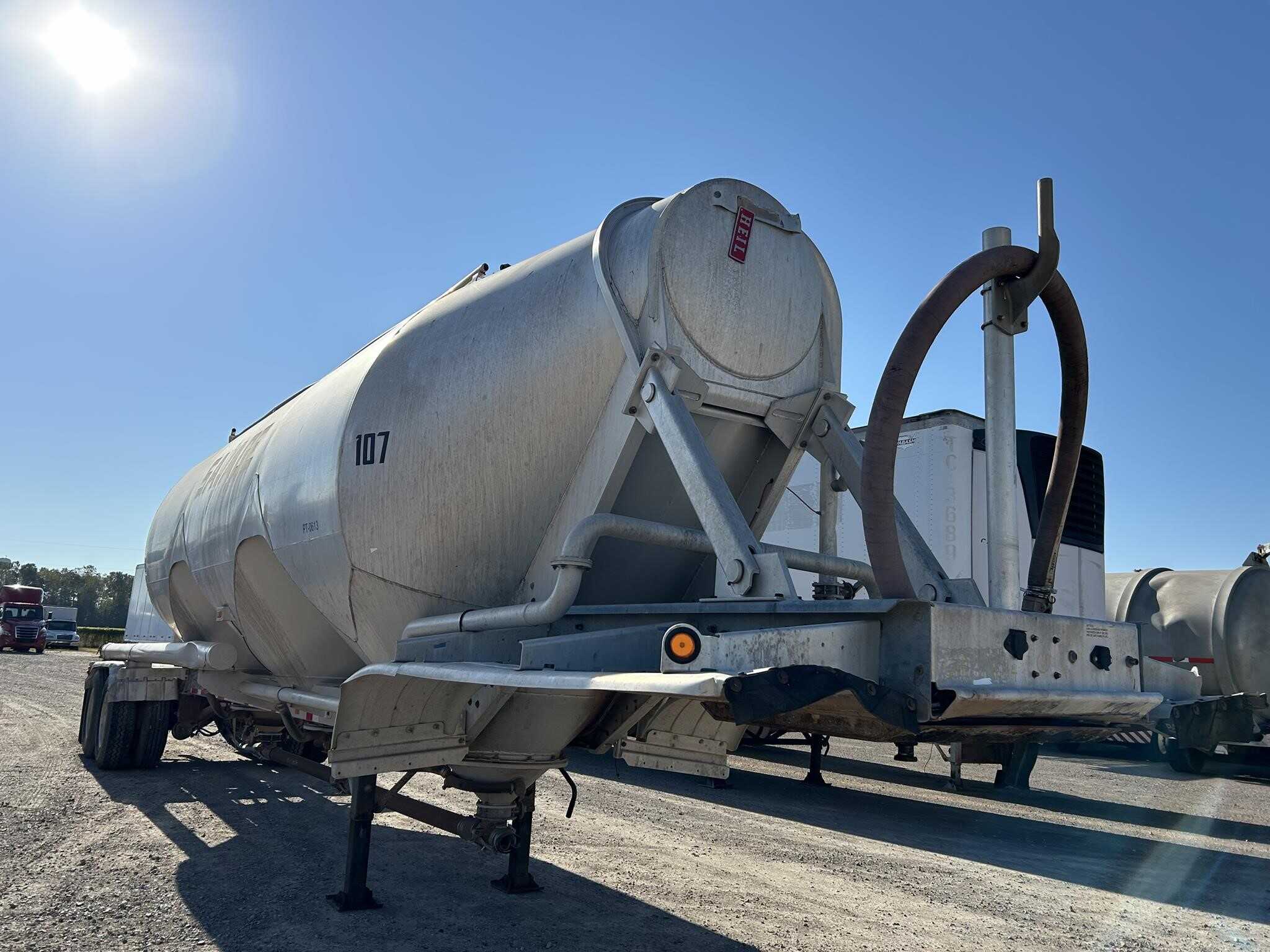 2007 Heil 1240 cubic foot pnuematic tank