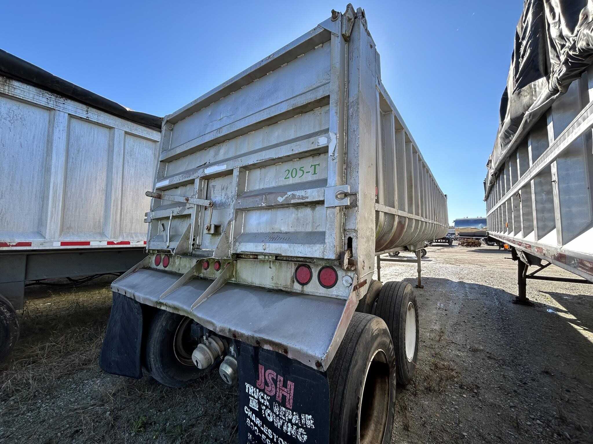 1977 Fruehauf 33 ft end dump