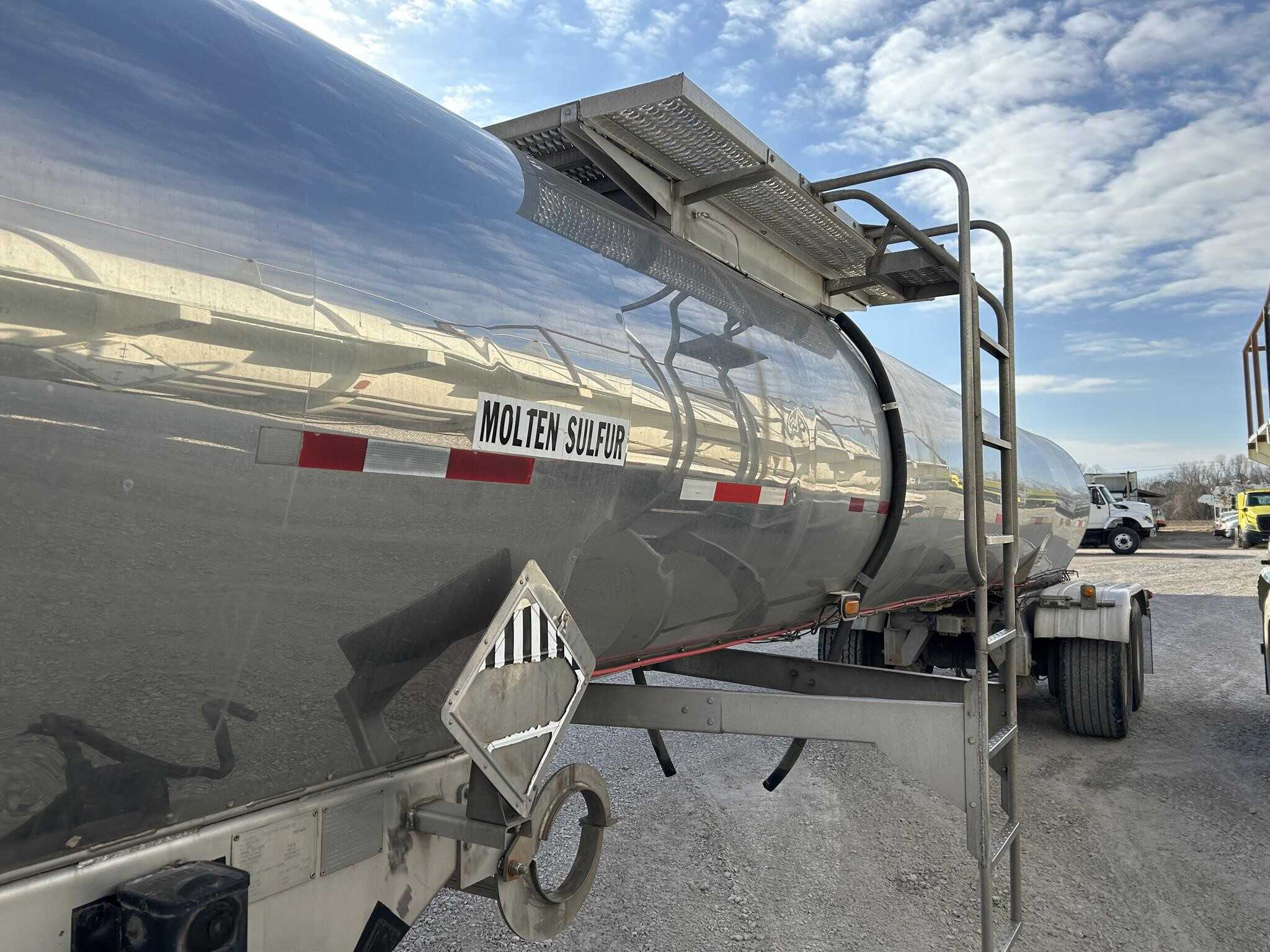 2005 Polar 3800 gallon tank