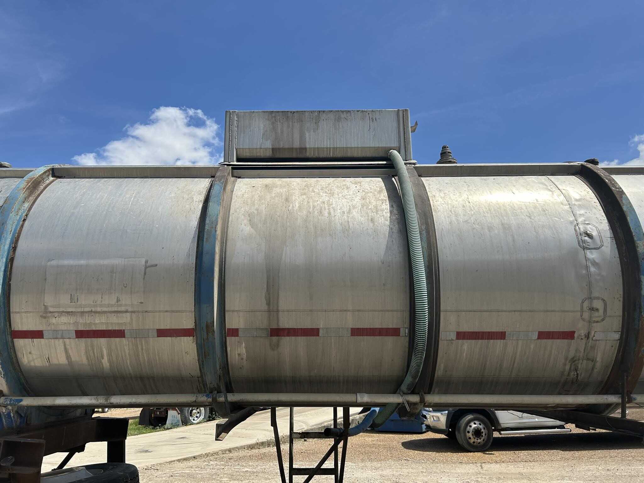 1973 Fruehauf tank trailer