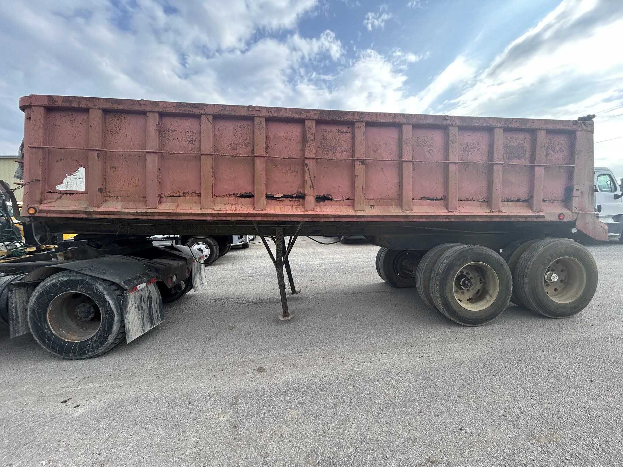 1990 Palmer 24 ft end dump