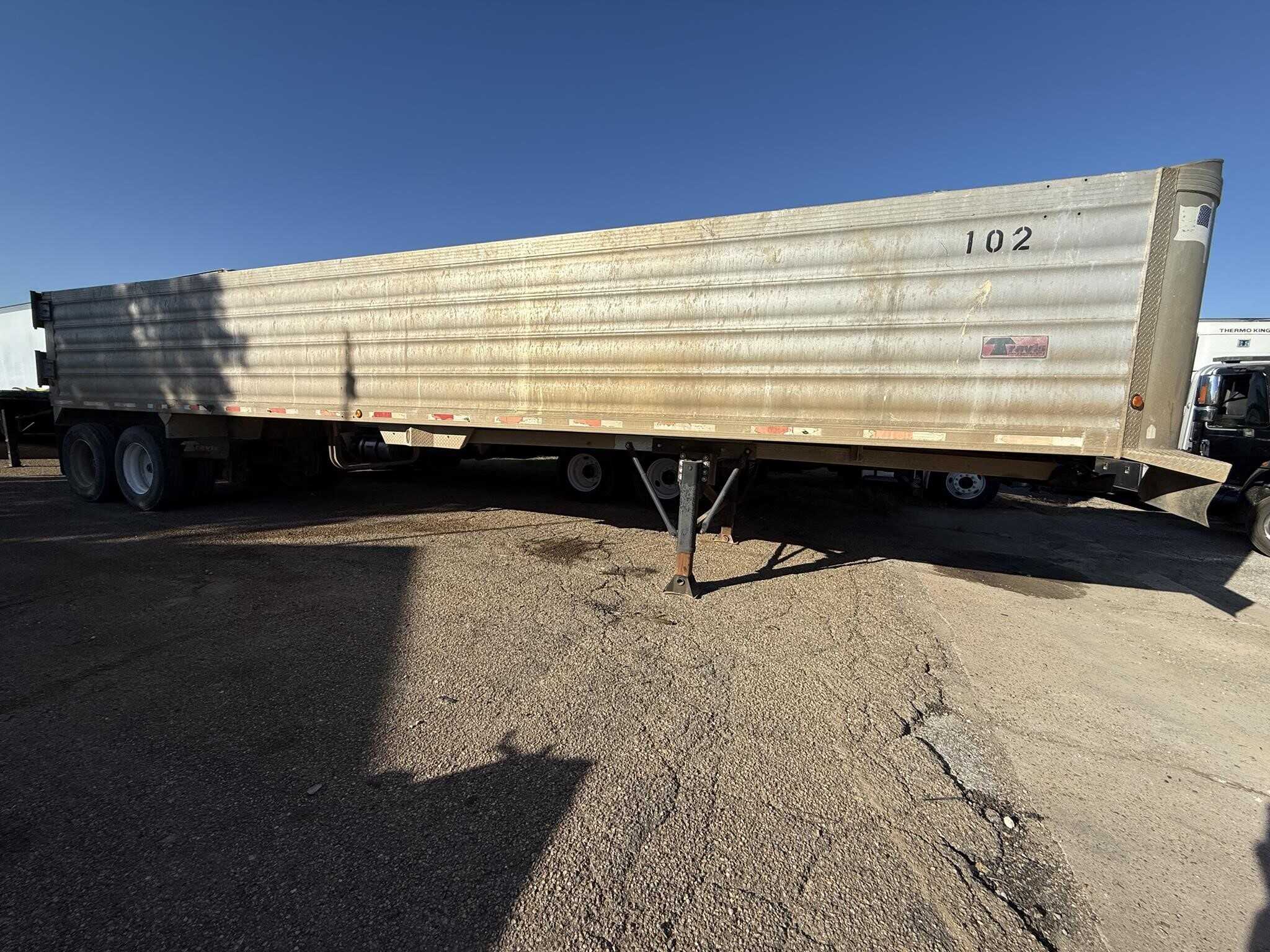 2012 Travis 39 ft end dump