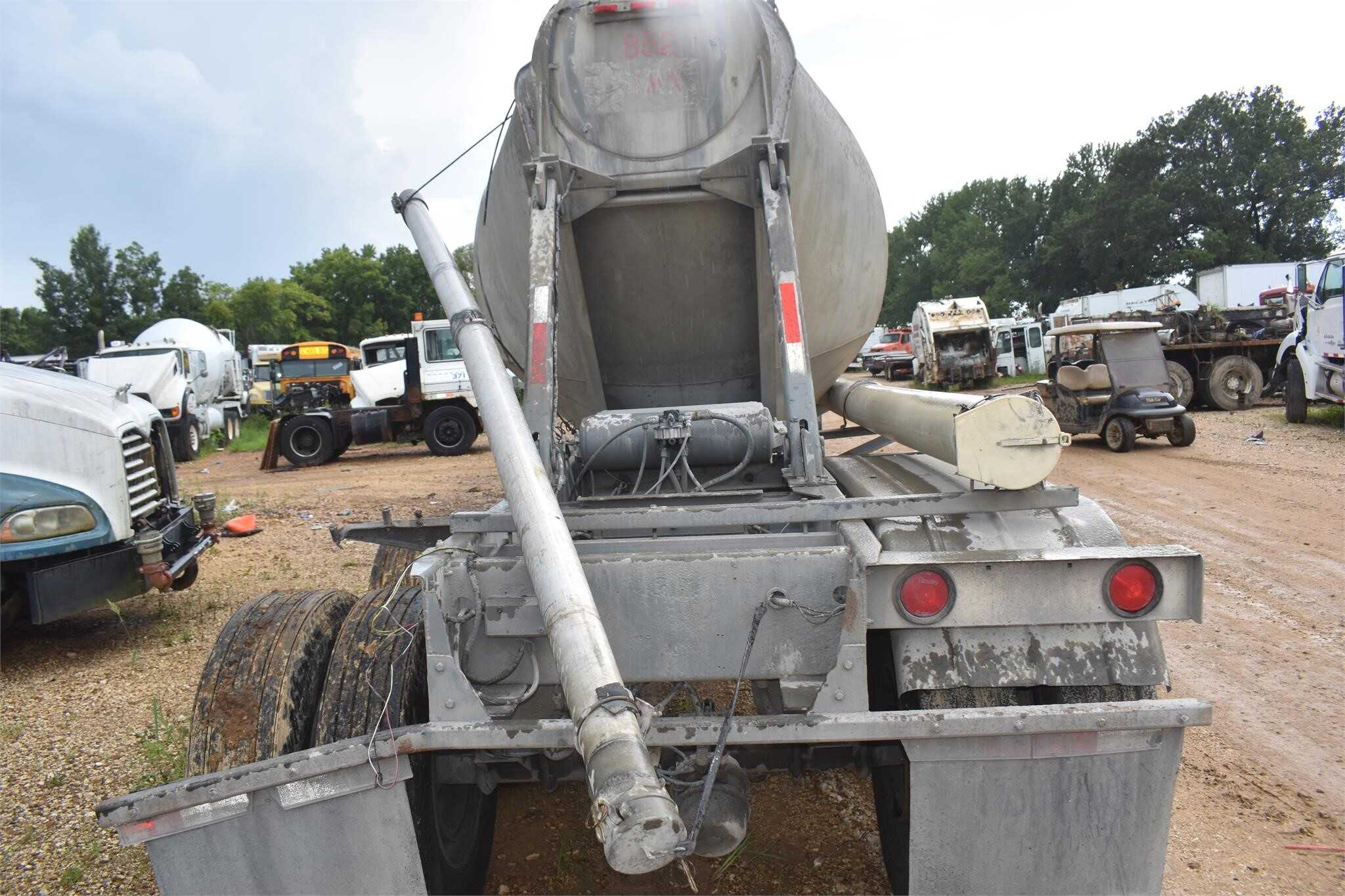 1996 Heil 1010 cube tank