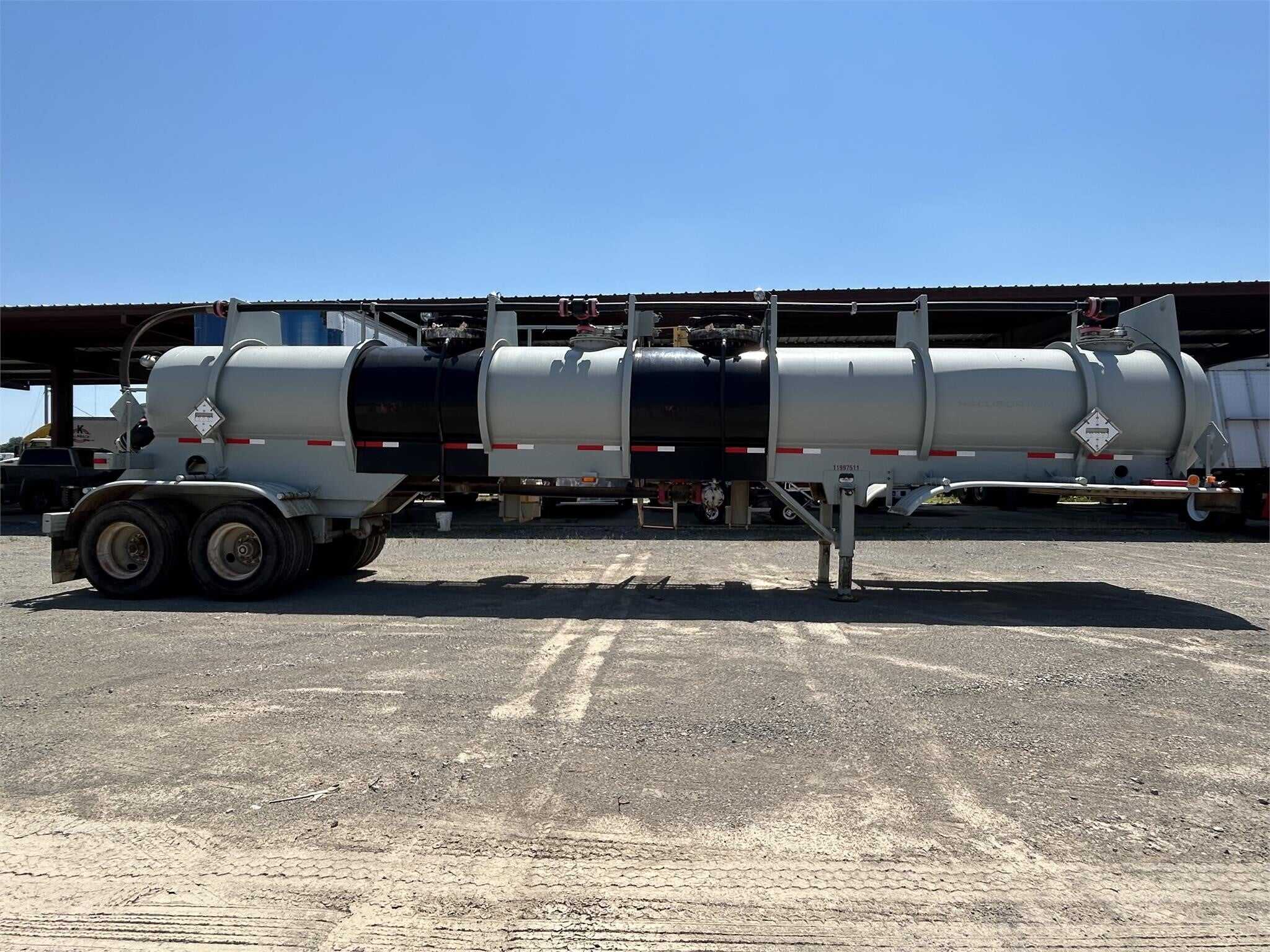 2012 Worley Welding Works 2 compartment 4000 gallon
