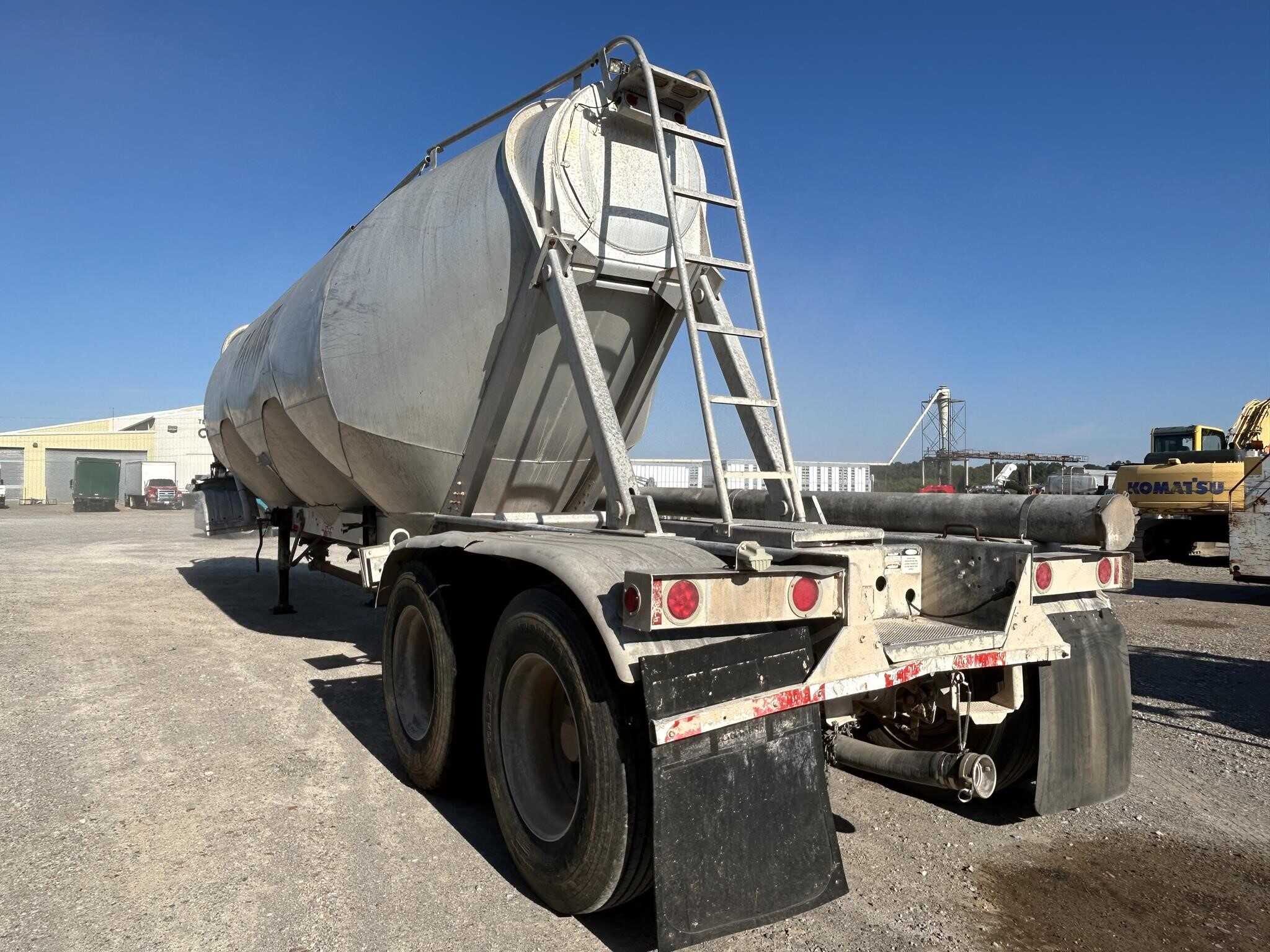 2007 Heil 1240 cubic foot pnuematic tank