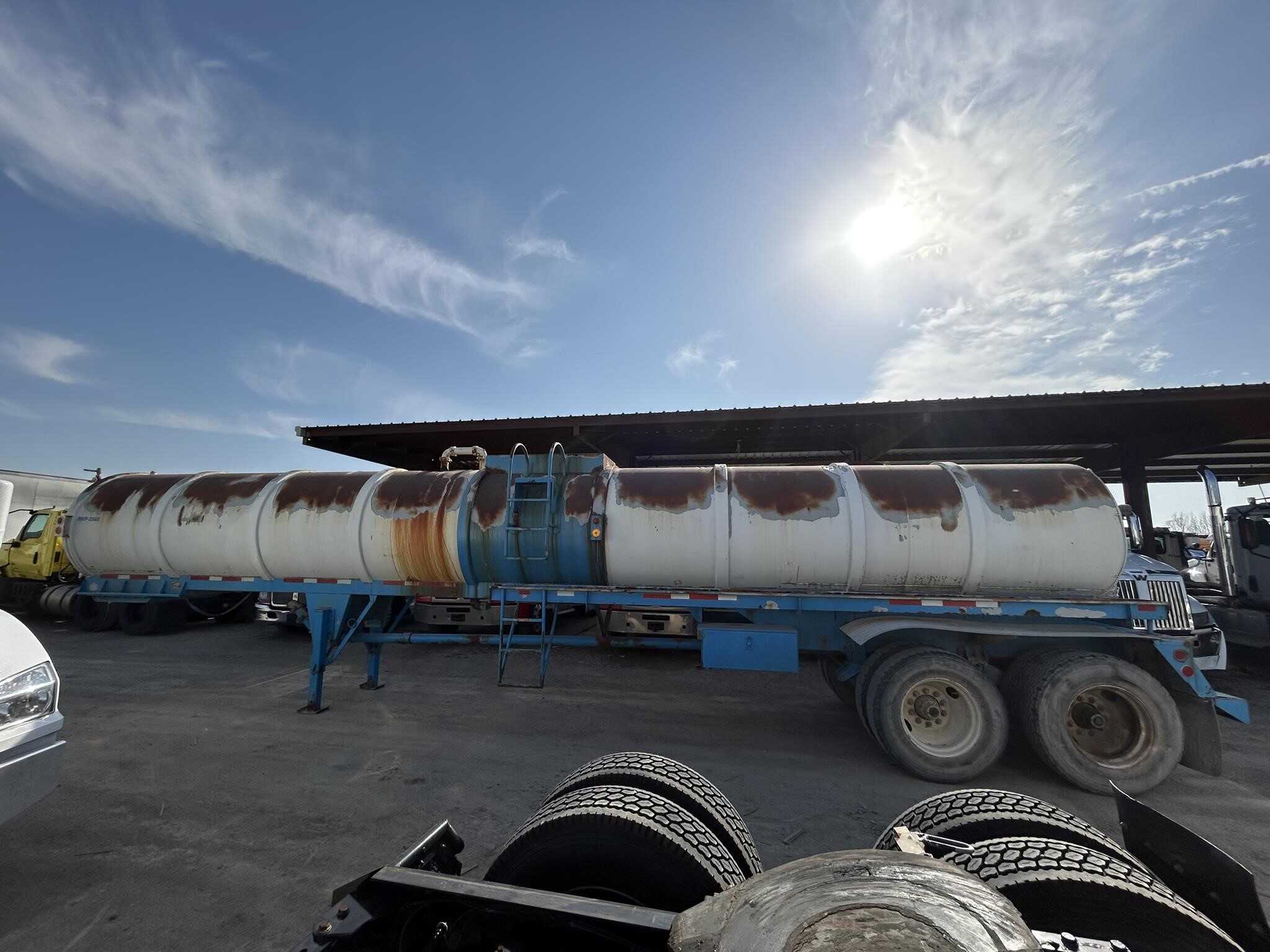 1993 Overland 5460 gallon tank
