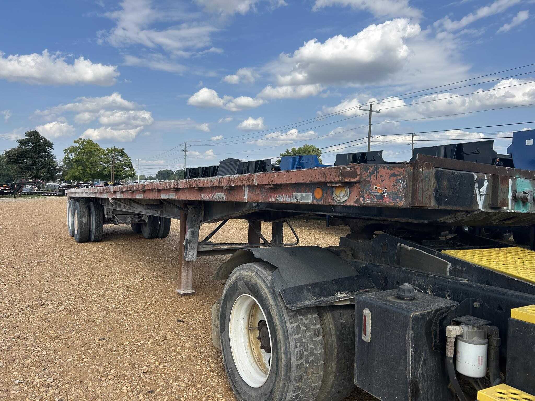 1979 Lufkin 42 ft flat bed