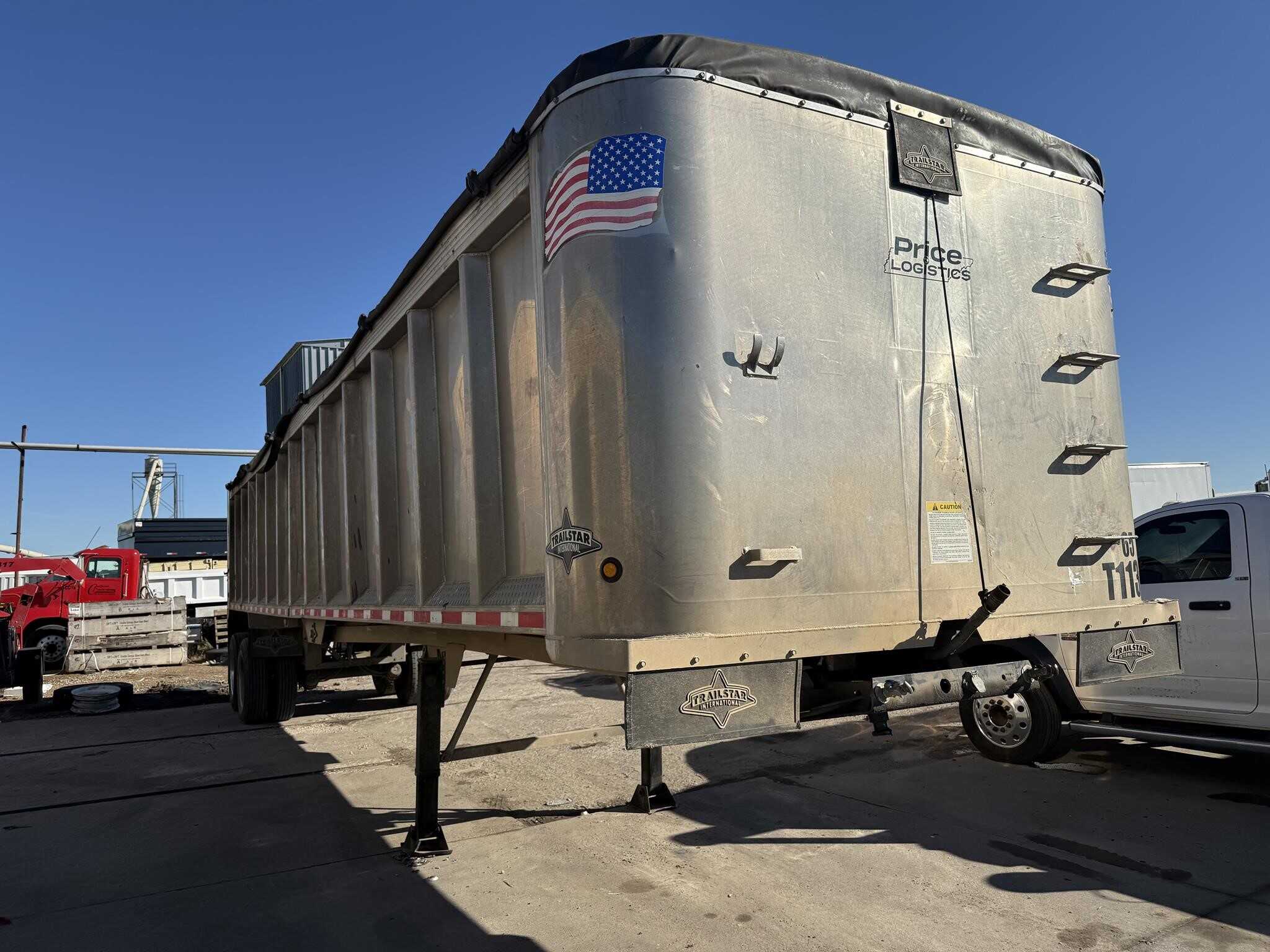 2017 Trailstar 39 ft end dump