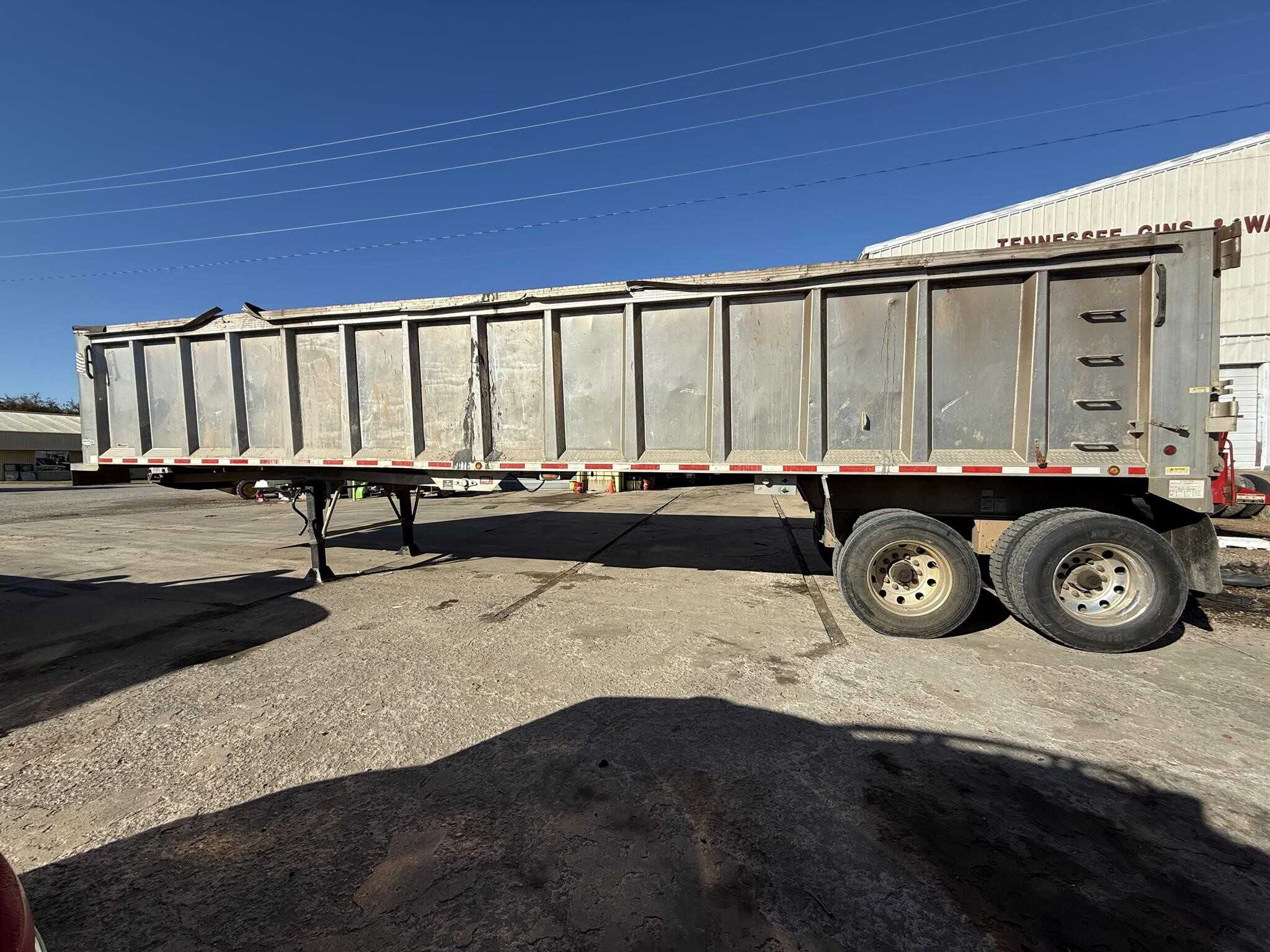 2017 Trailstar 39 ft end dump