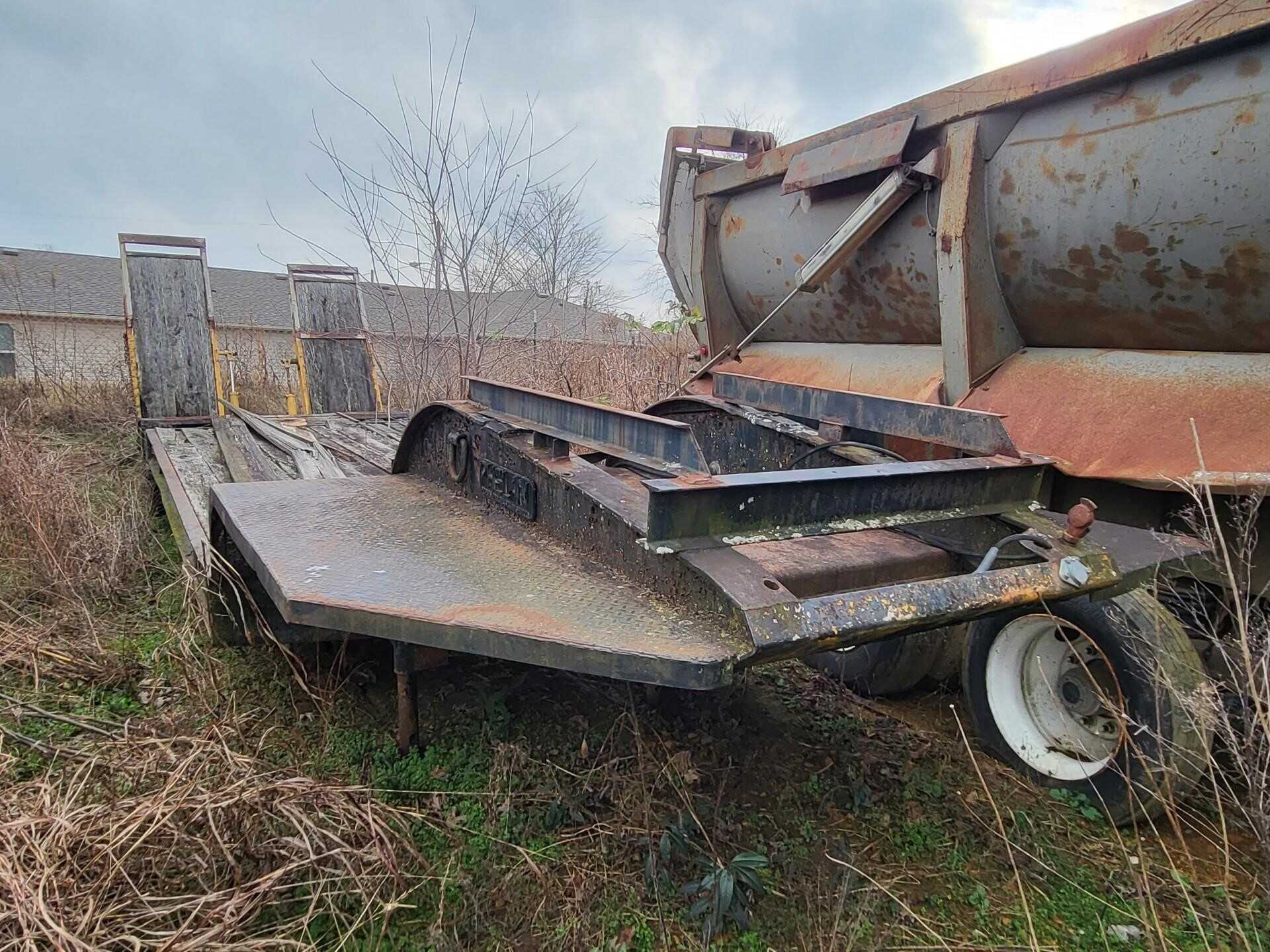 1980 Phelan single axle low boy