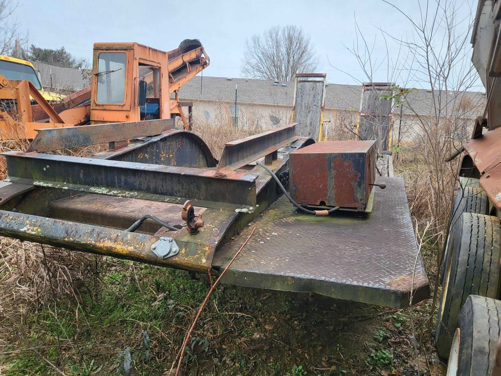 1980 Phelan single axle low boy