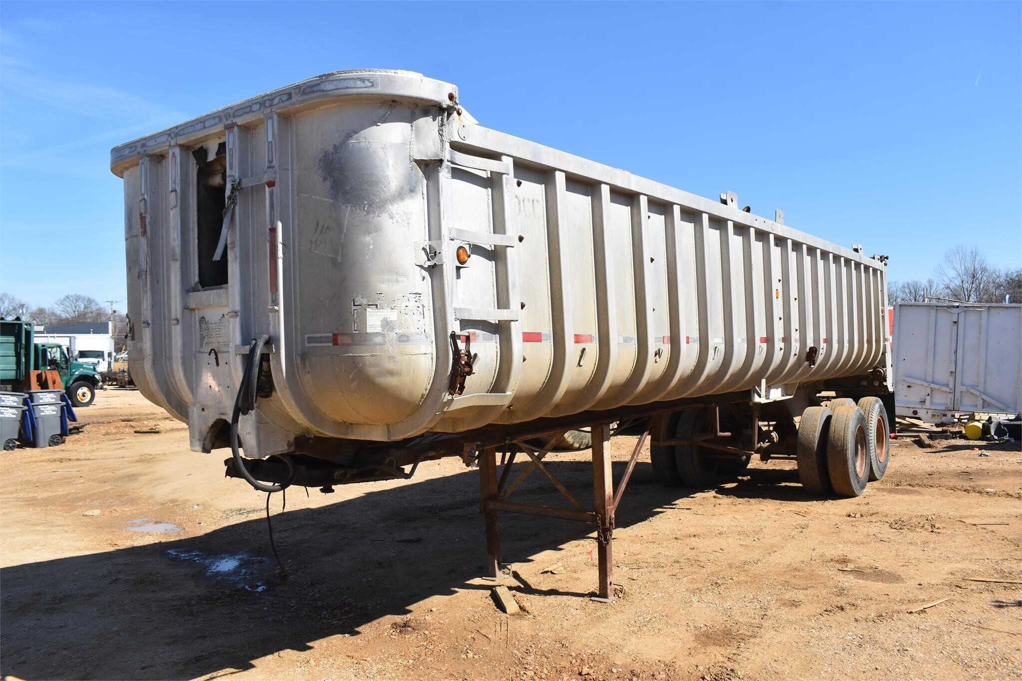 1967 Fruehauf 30 ft dump
