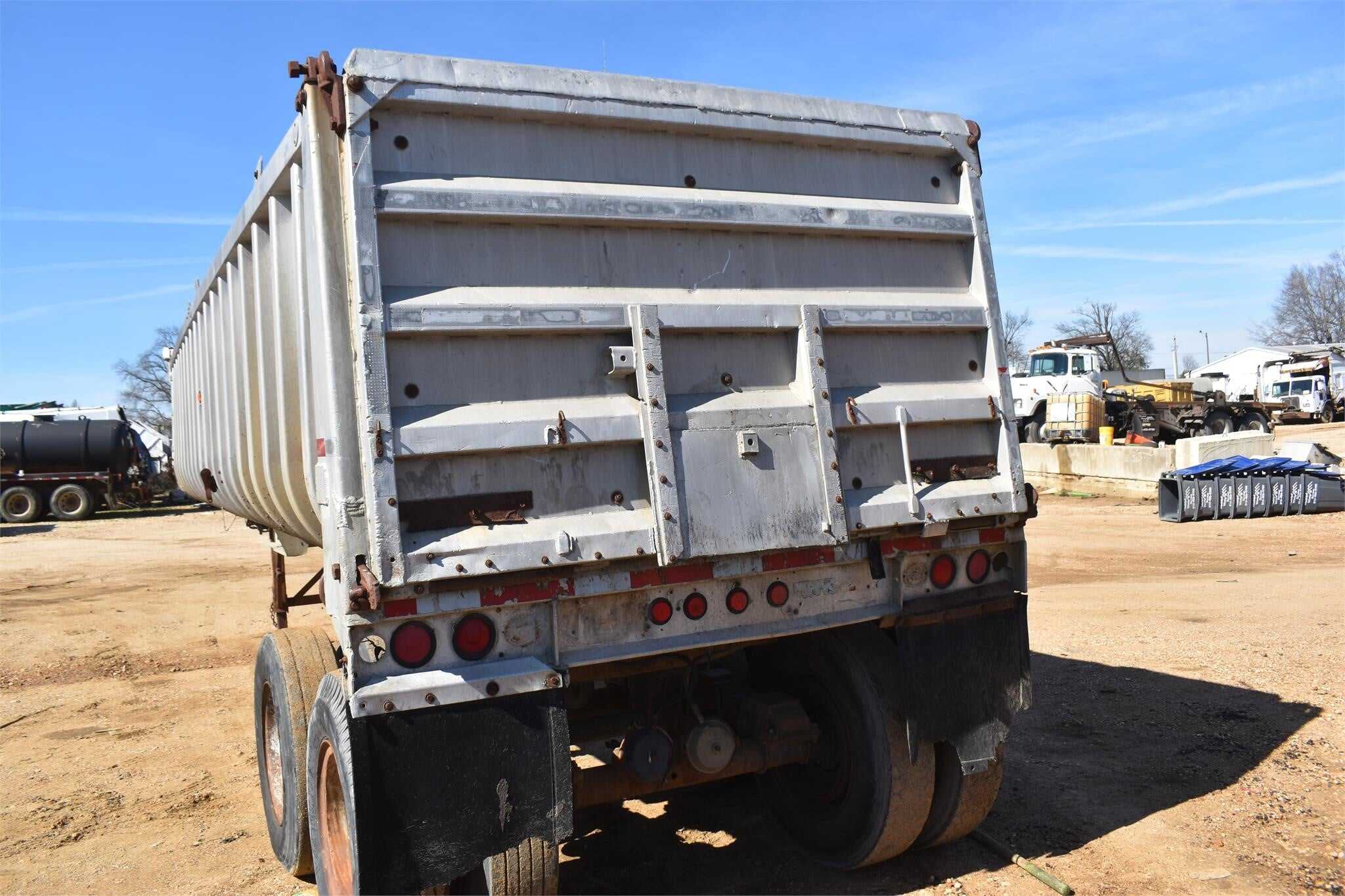 1967 Fruehauf 30 ft dump