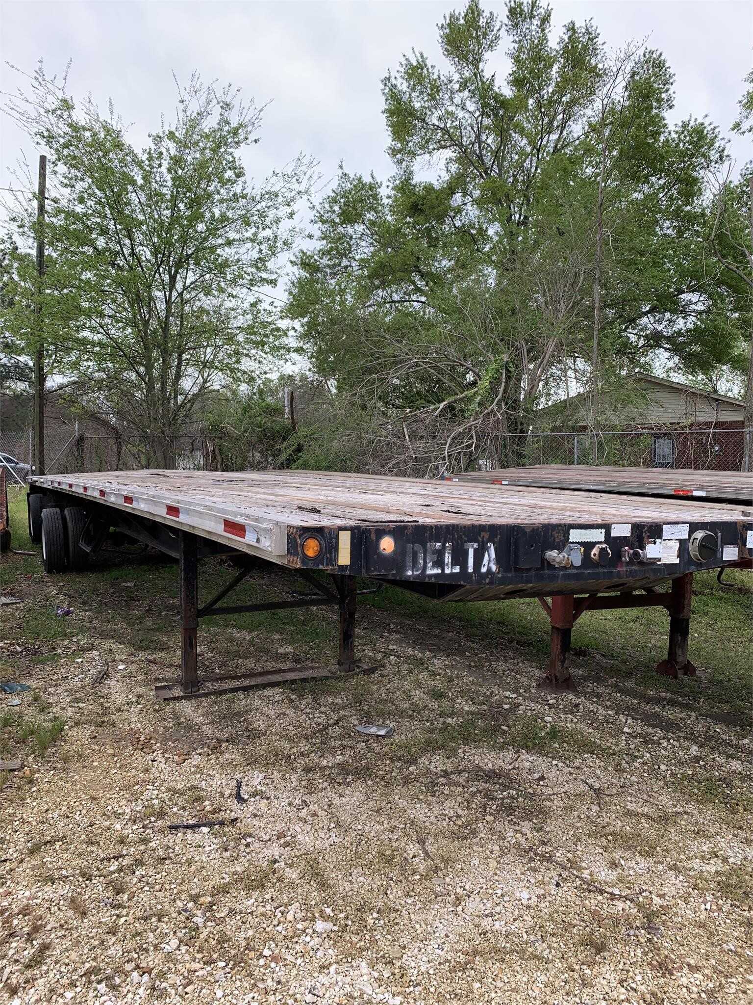 1999 Fontaine 48 ft flat bed
