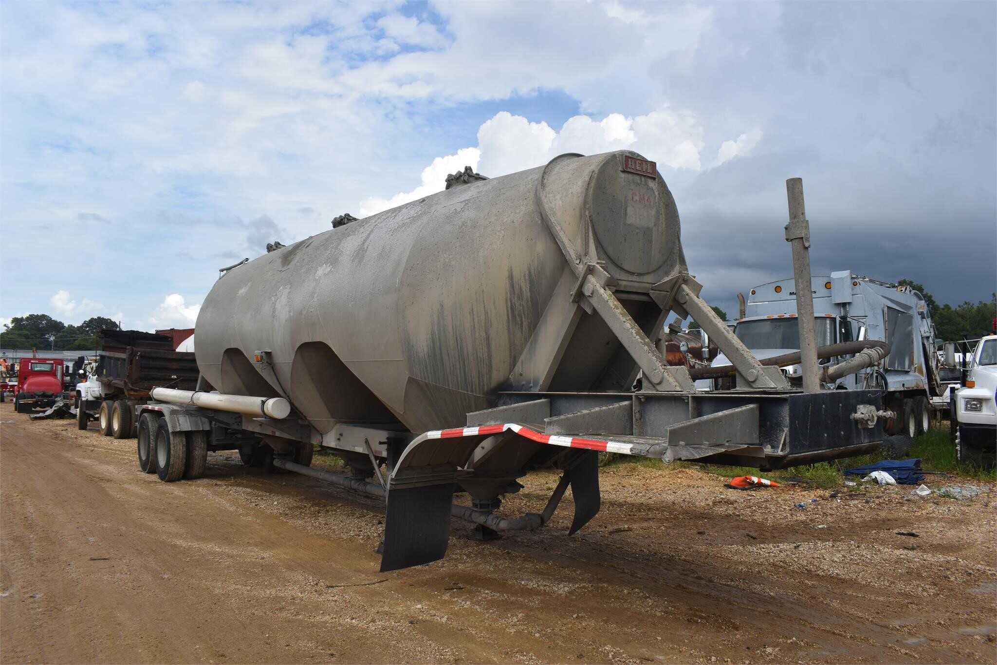 1996 Heil 1010 cube tank