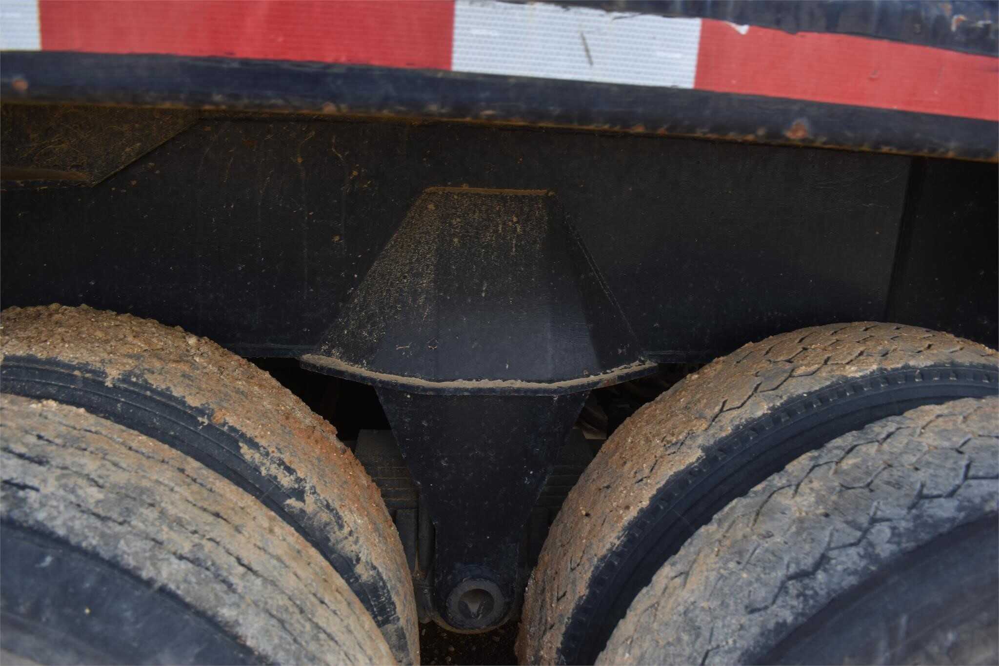 2007 Mac 28 ft end dump