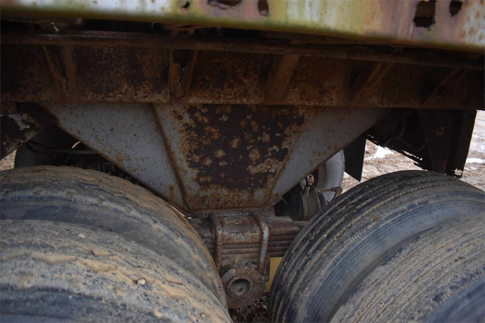 1983 Hilbilt 24 ft end dump