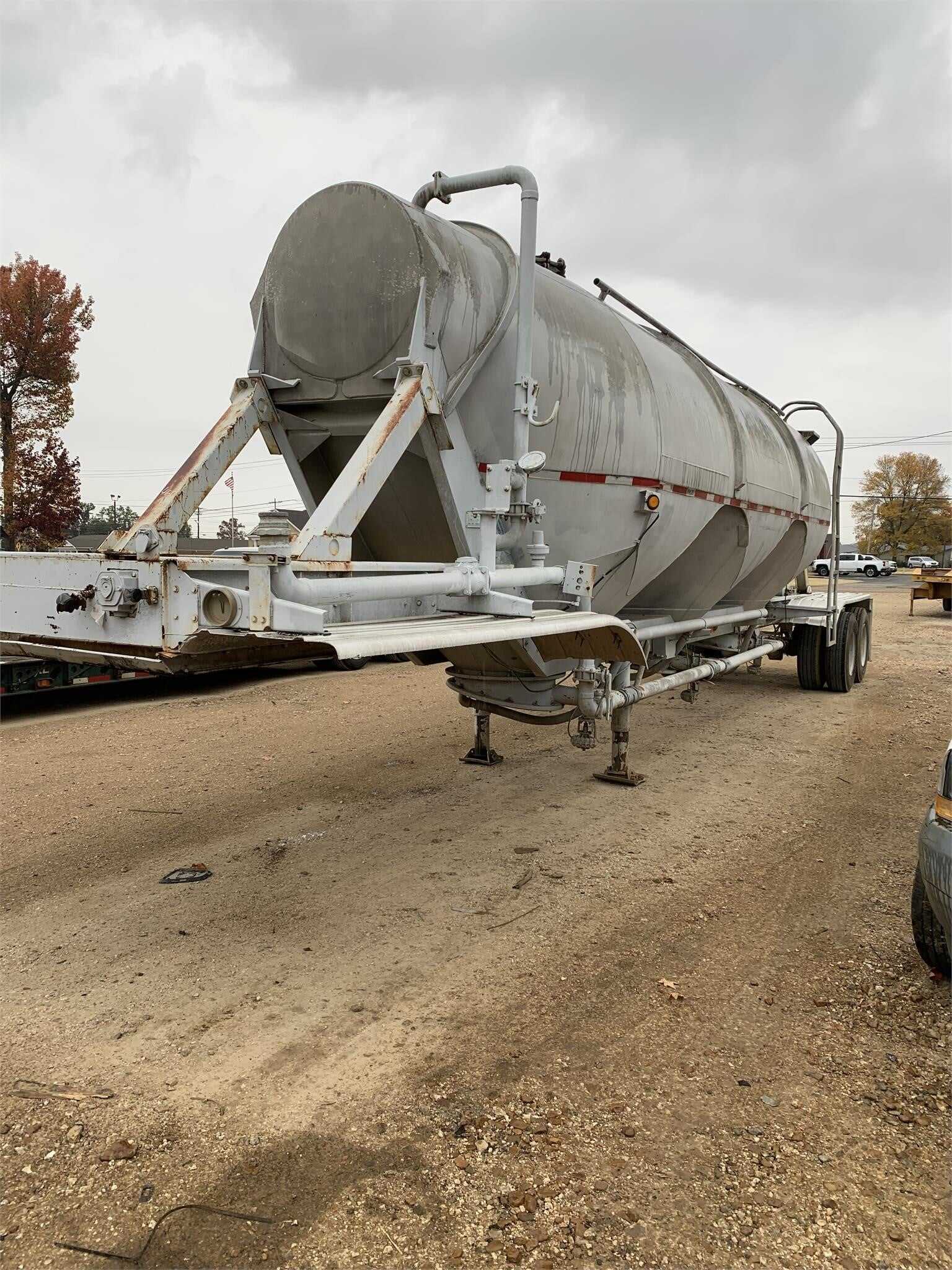2015 Heil 1585 cube dry bulk