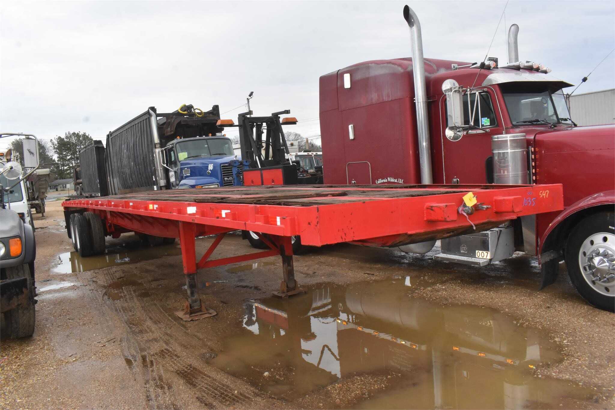 2002 Great Dane 48 ft flat beds