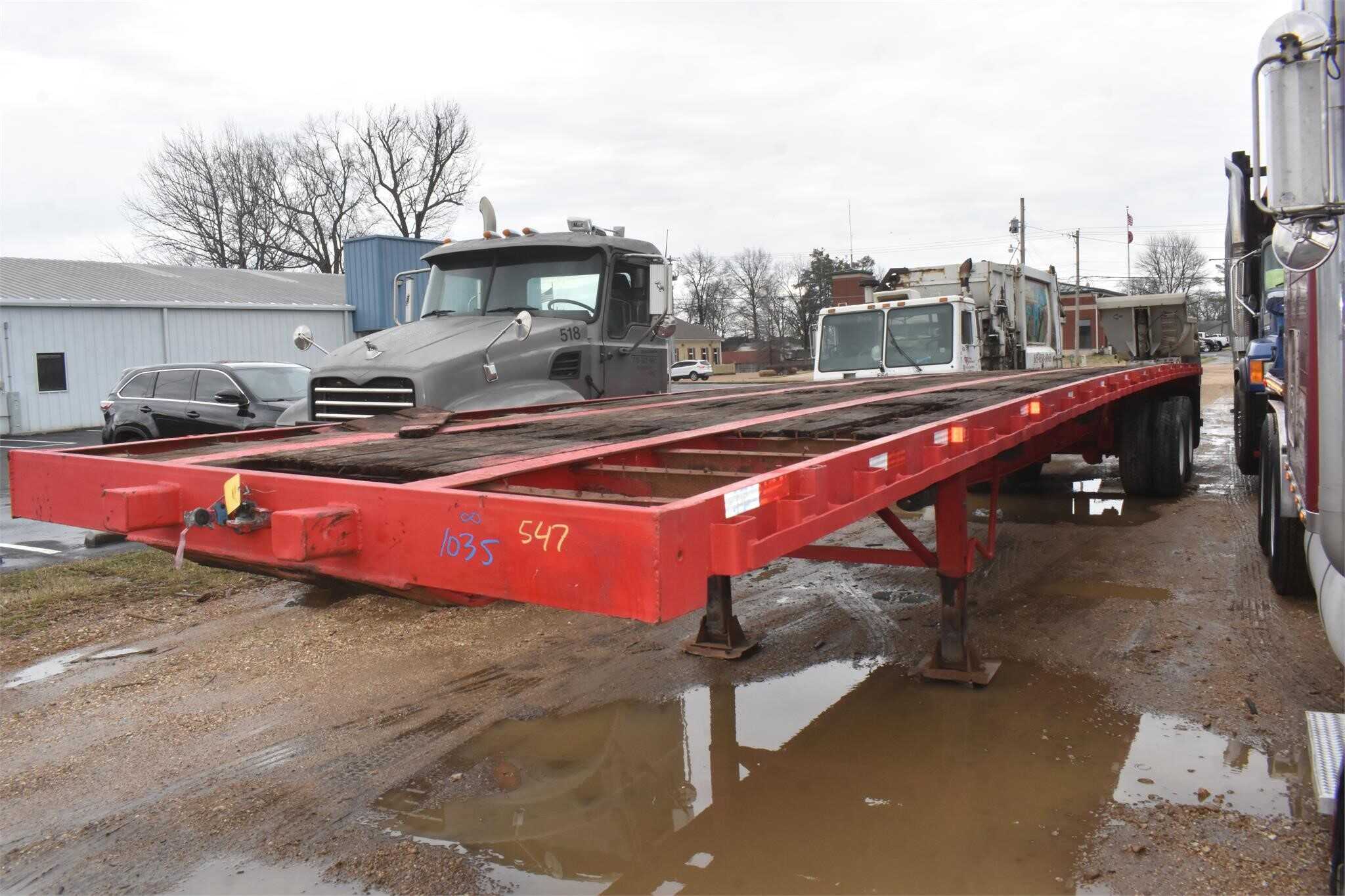 2002 Great Dane 48 ft flat beds
