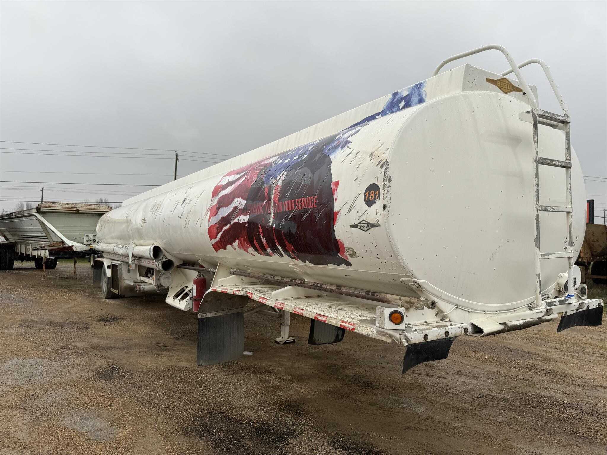 2007 Beall 9600 gallon tank