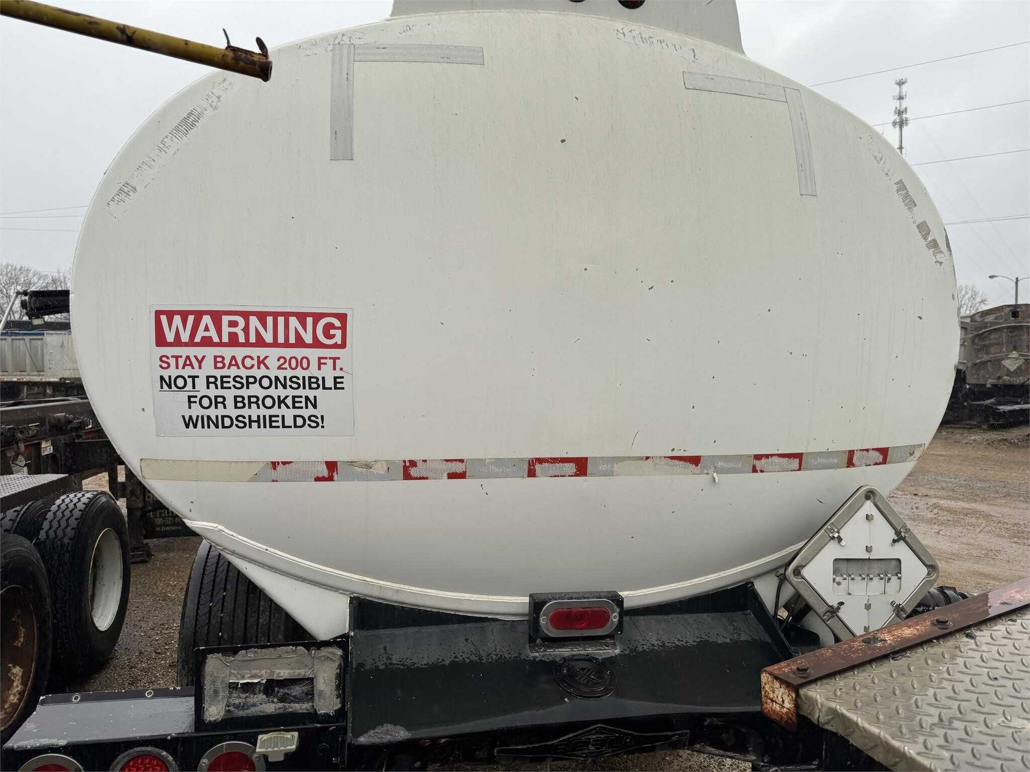 2007 Beall 9600 gallon tank