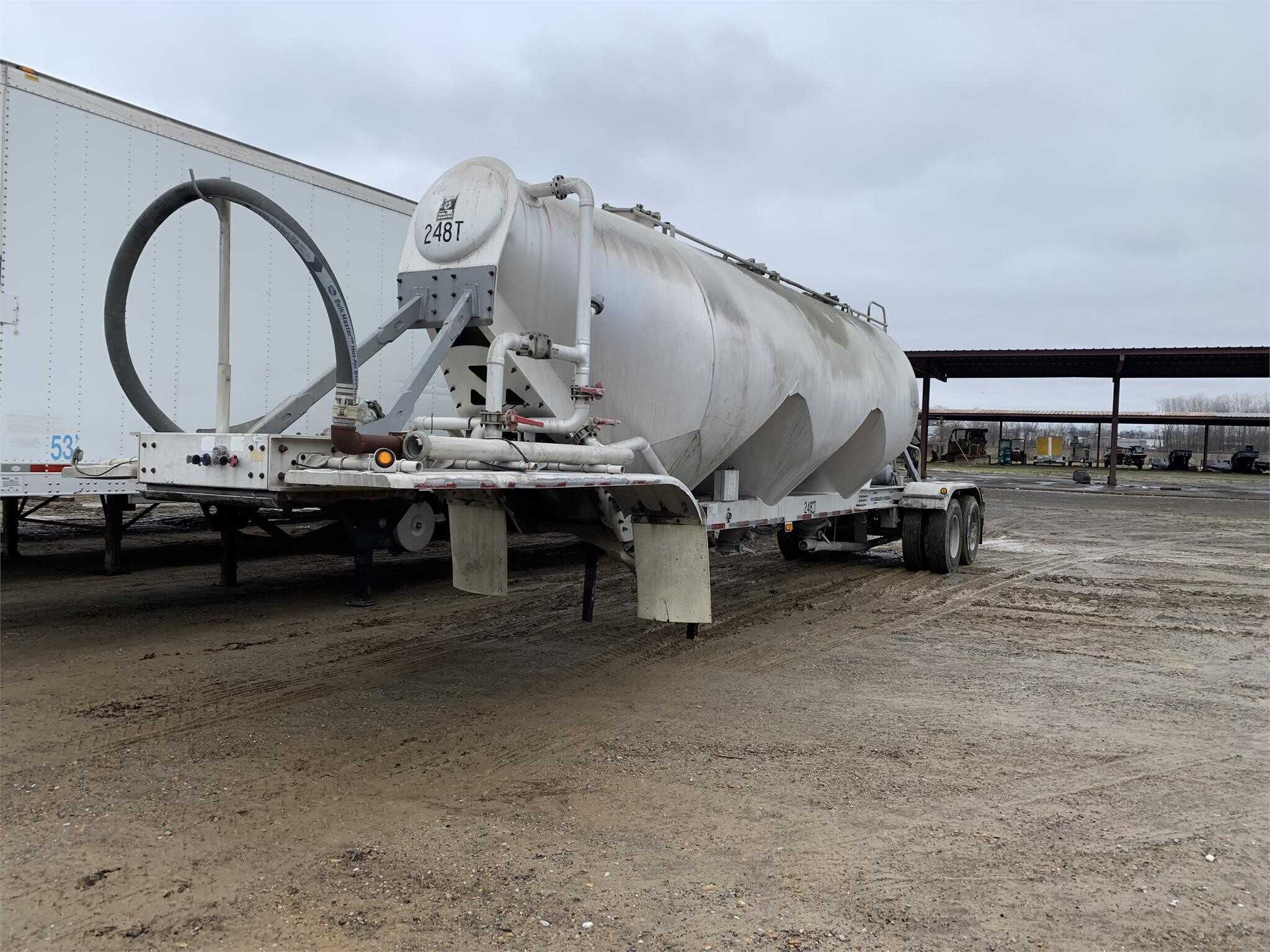 2007 Trail King 1000 cube tank