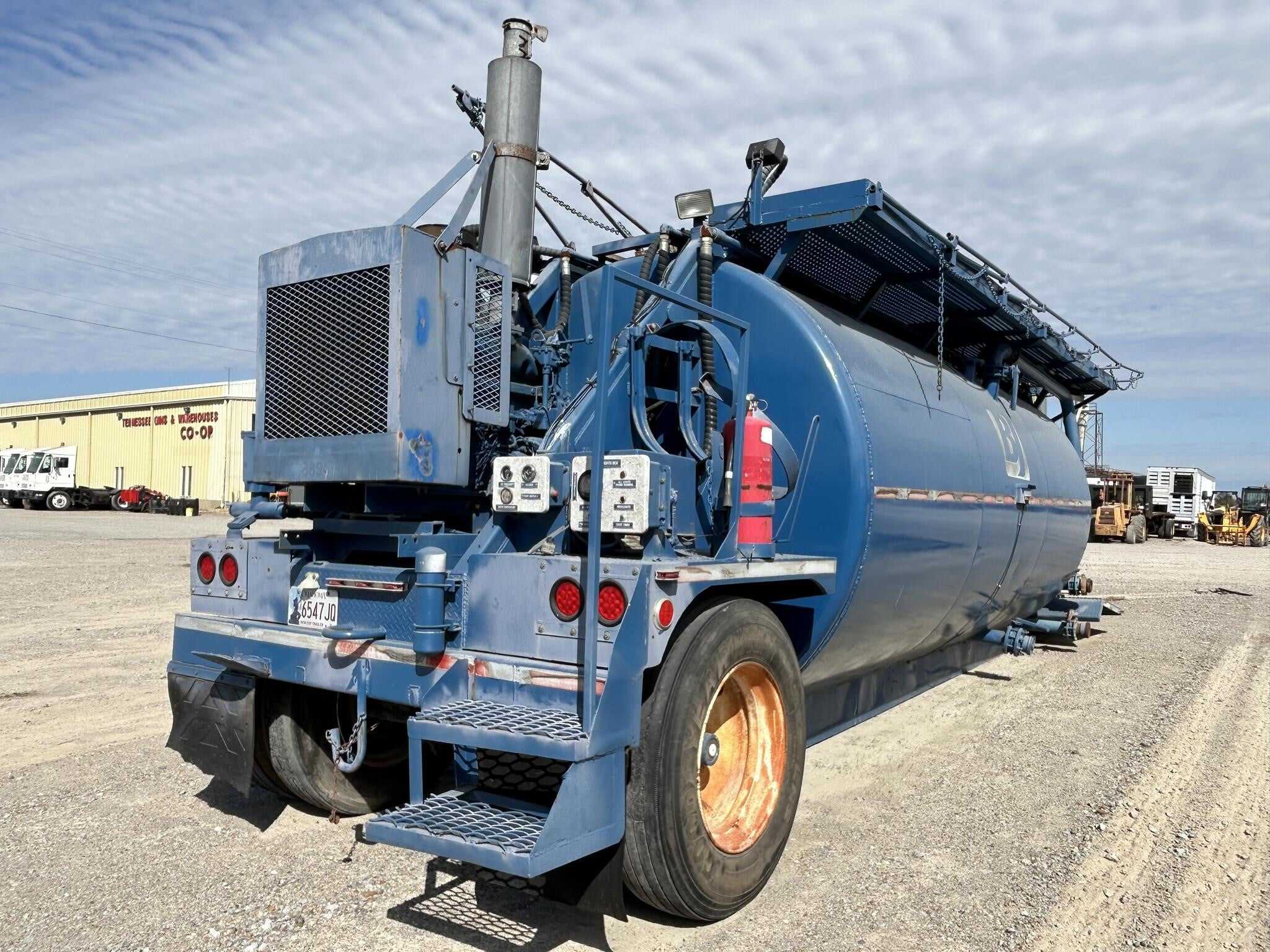 1980 J&L 4000 gallon mixing tank