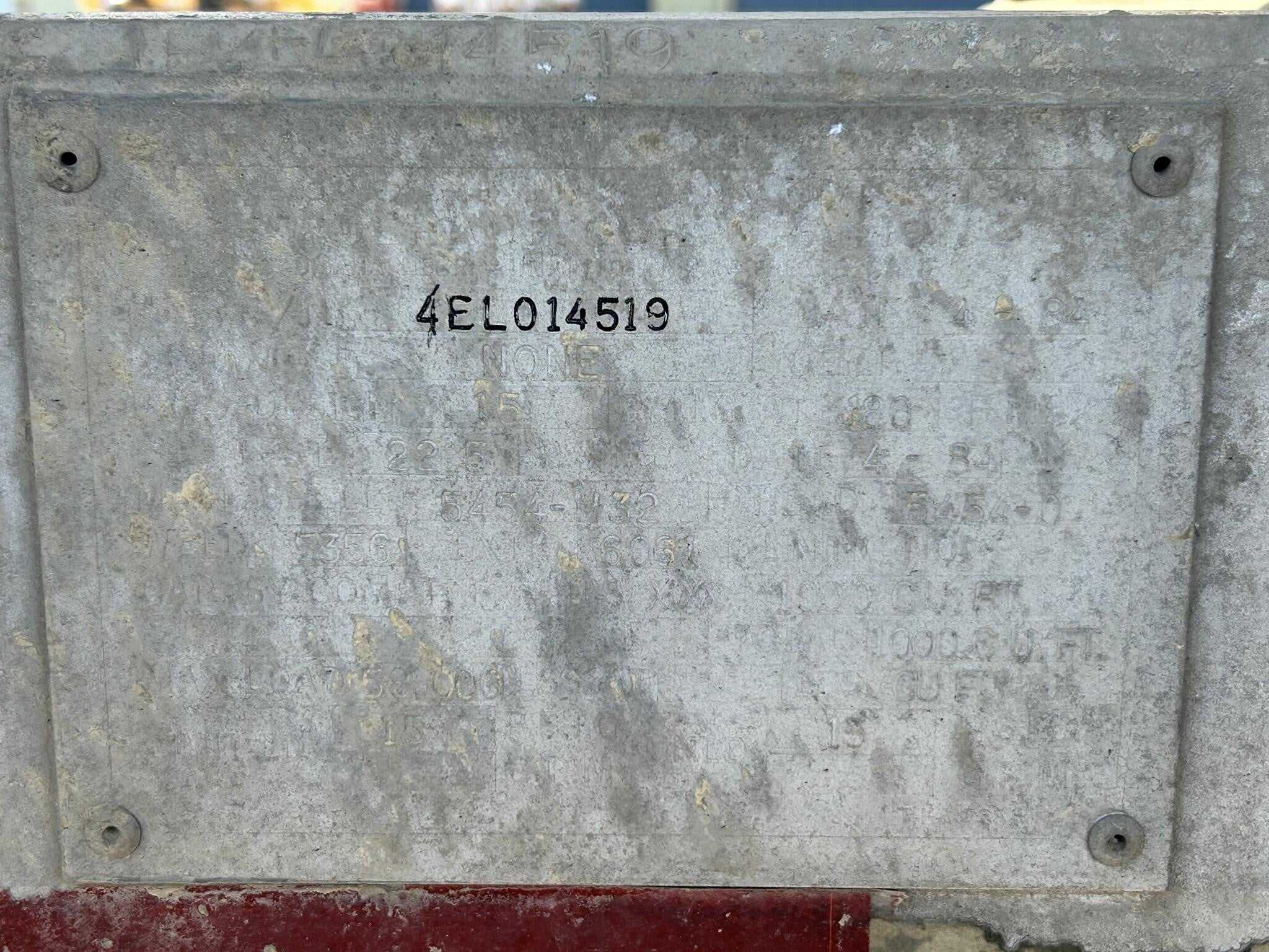 1984 Fruehauf 1000 cube pnuematic tank