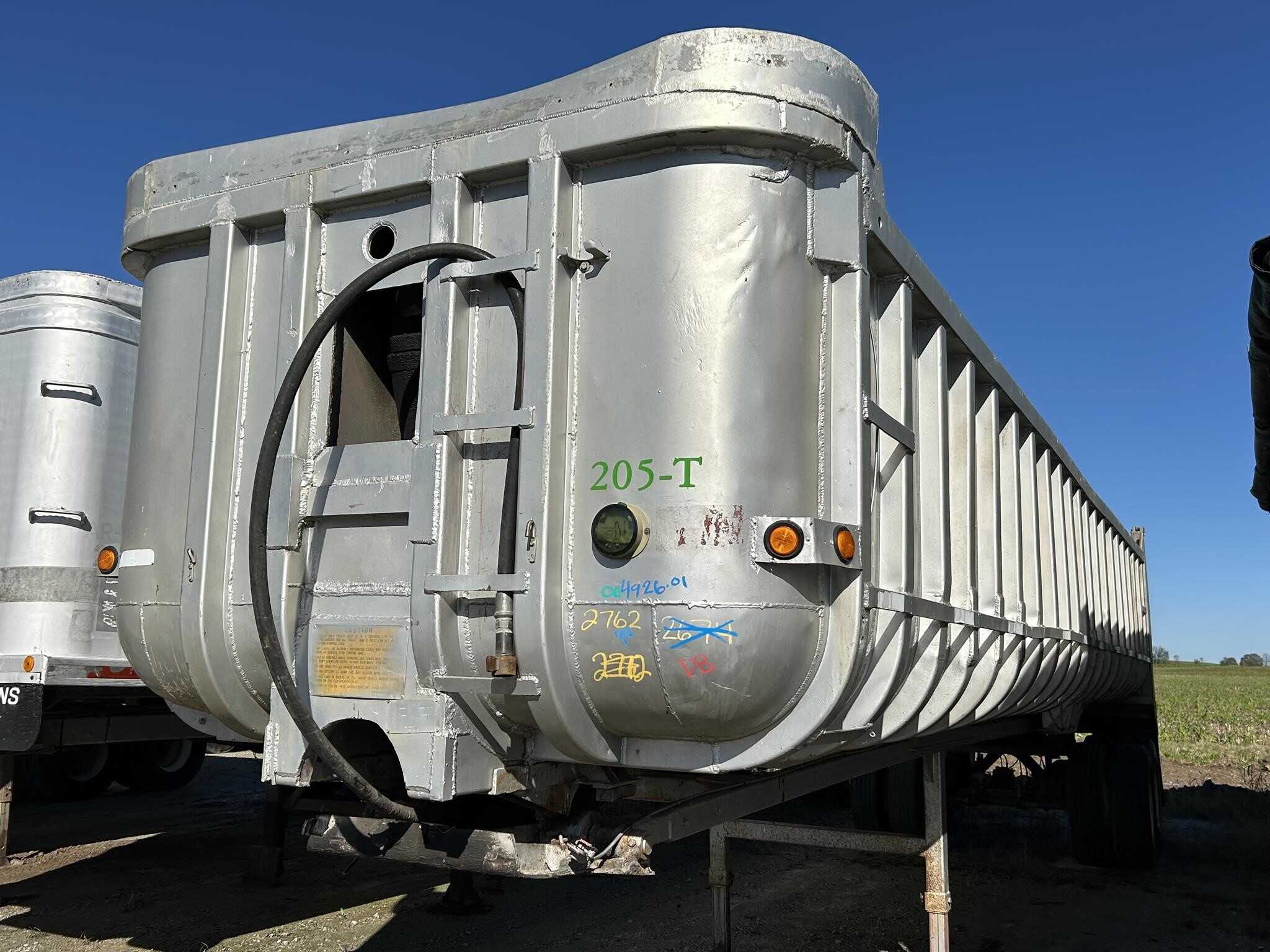 1977 Fruehauf 33 ft end dump
