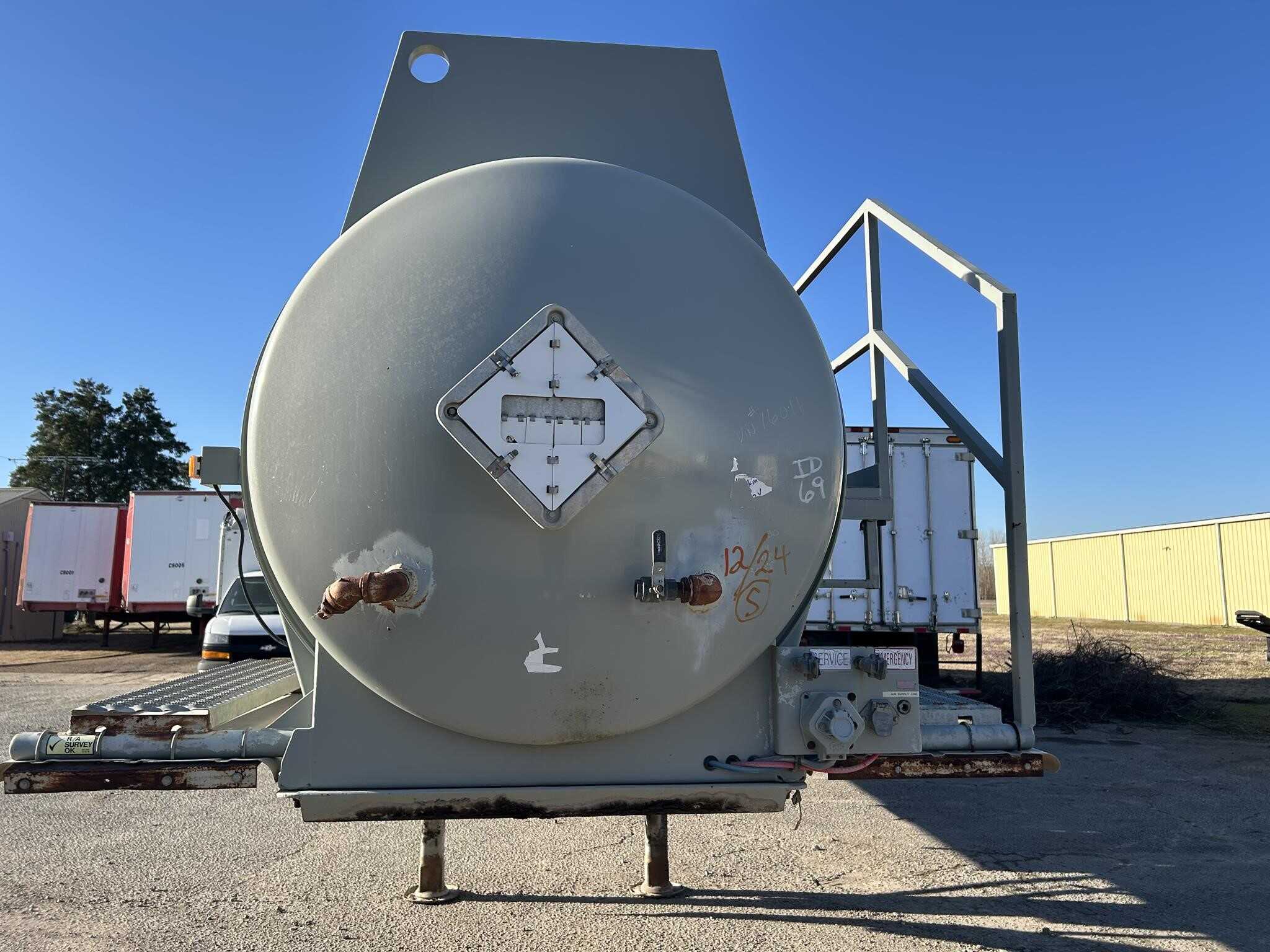 2004 Worley Welding Works 3 compartment chemical/ acid