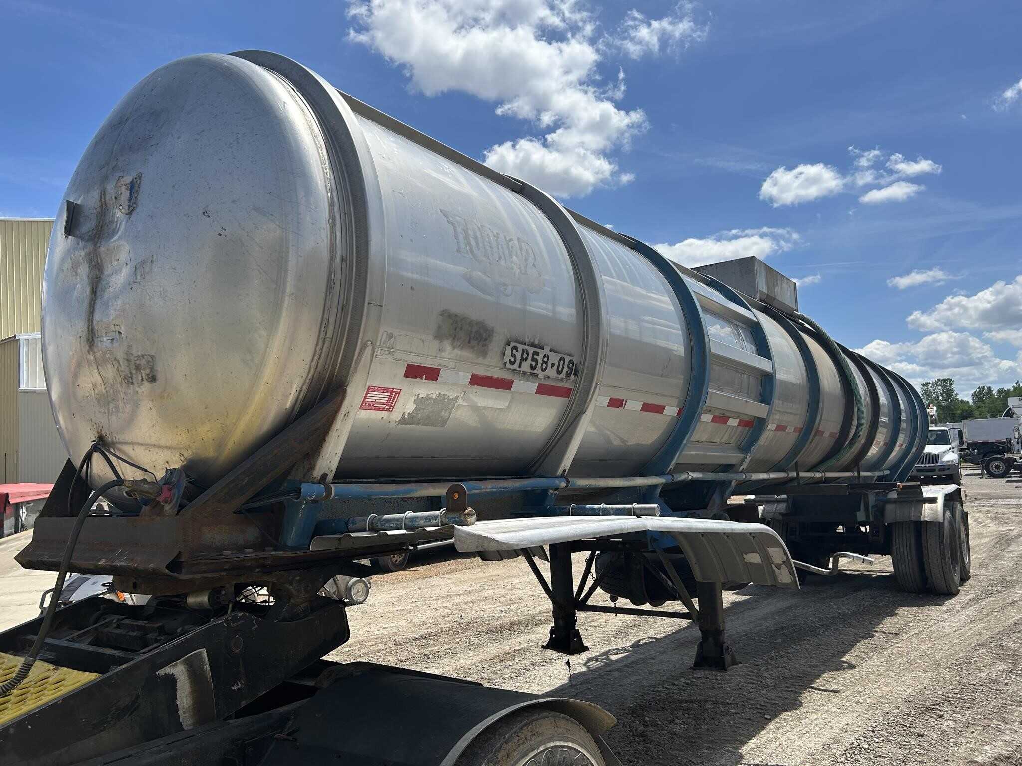 1973 Fruehauf tank trailer