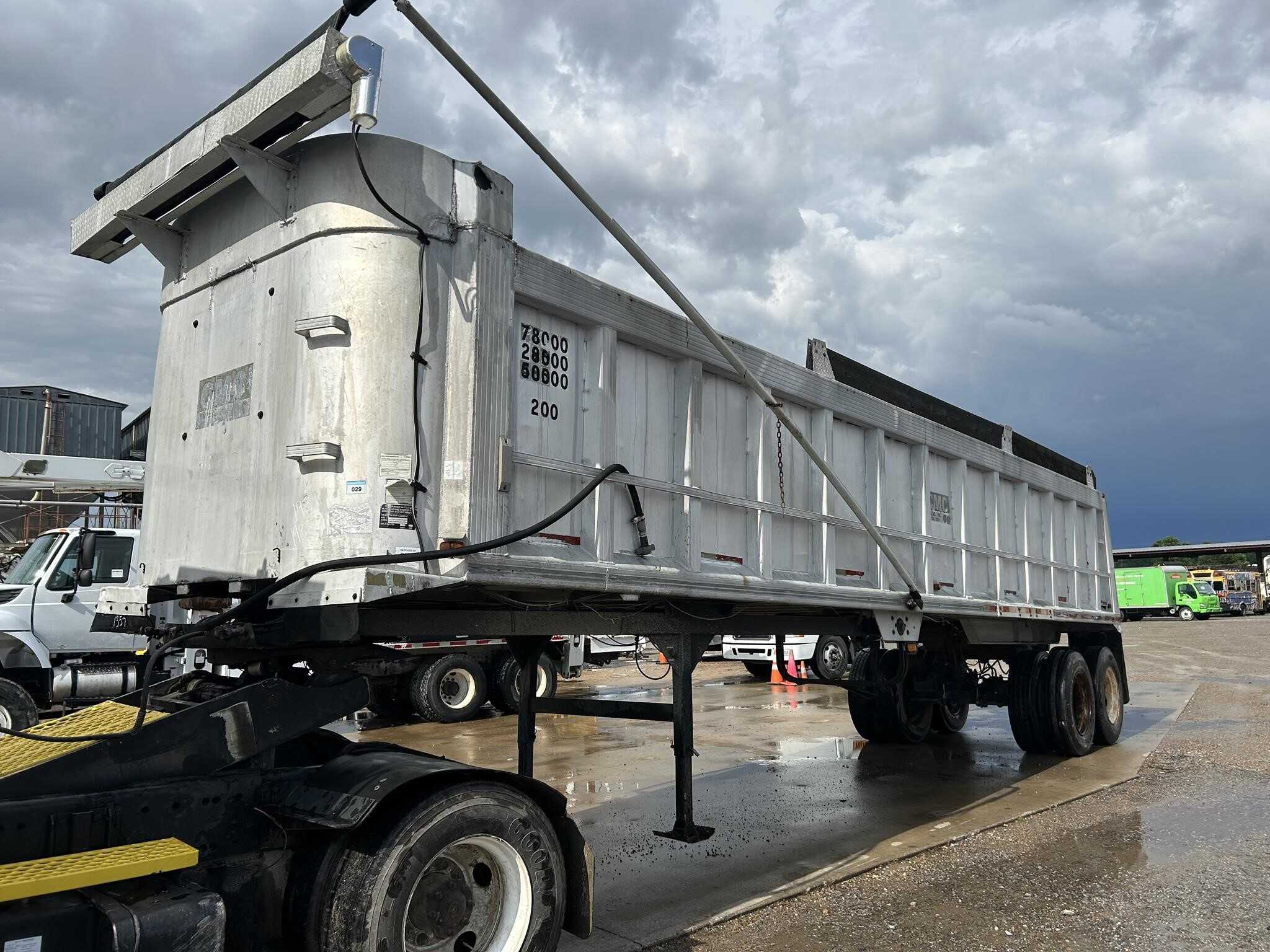 1984 Cmc 35 ft end dump